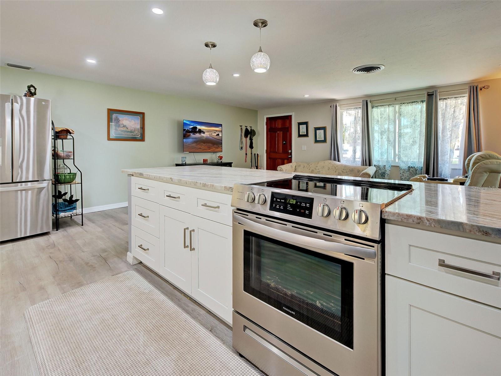 SOUTH VENICE - Residential