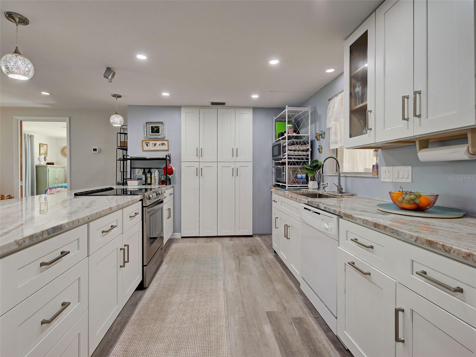 SOUTH VENICE - Residential