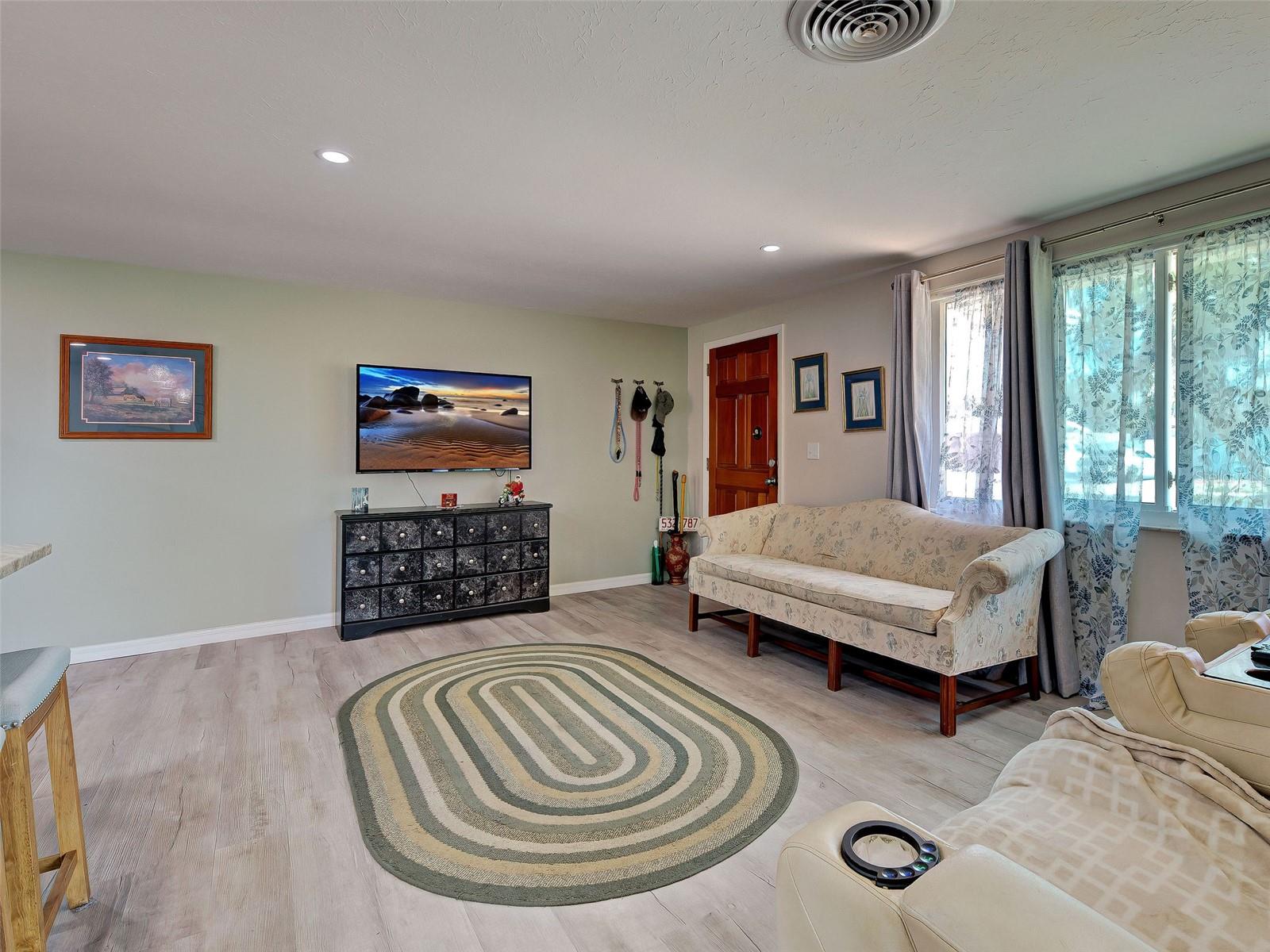 SOUTH VENICE - Residential