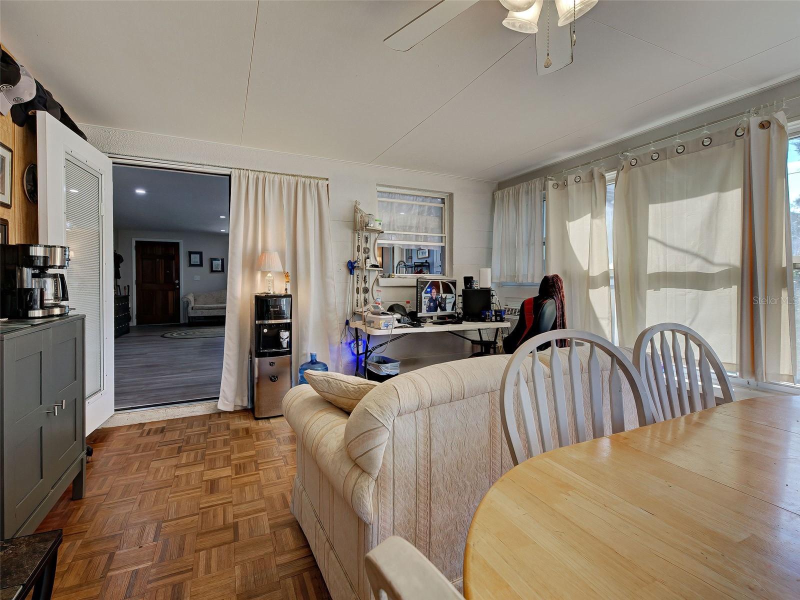 SOUTH VENICE - Residential