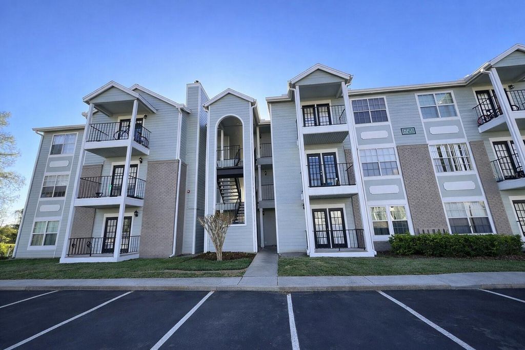 Photo of 2550 N Alafaya Trail #10206, Orlando, FL 32826 (MLS # O6390325)