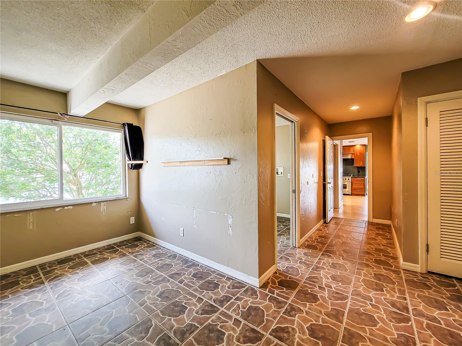 SNELL ISLE BRIGHTWATERS UNIT B - Residential