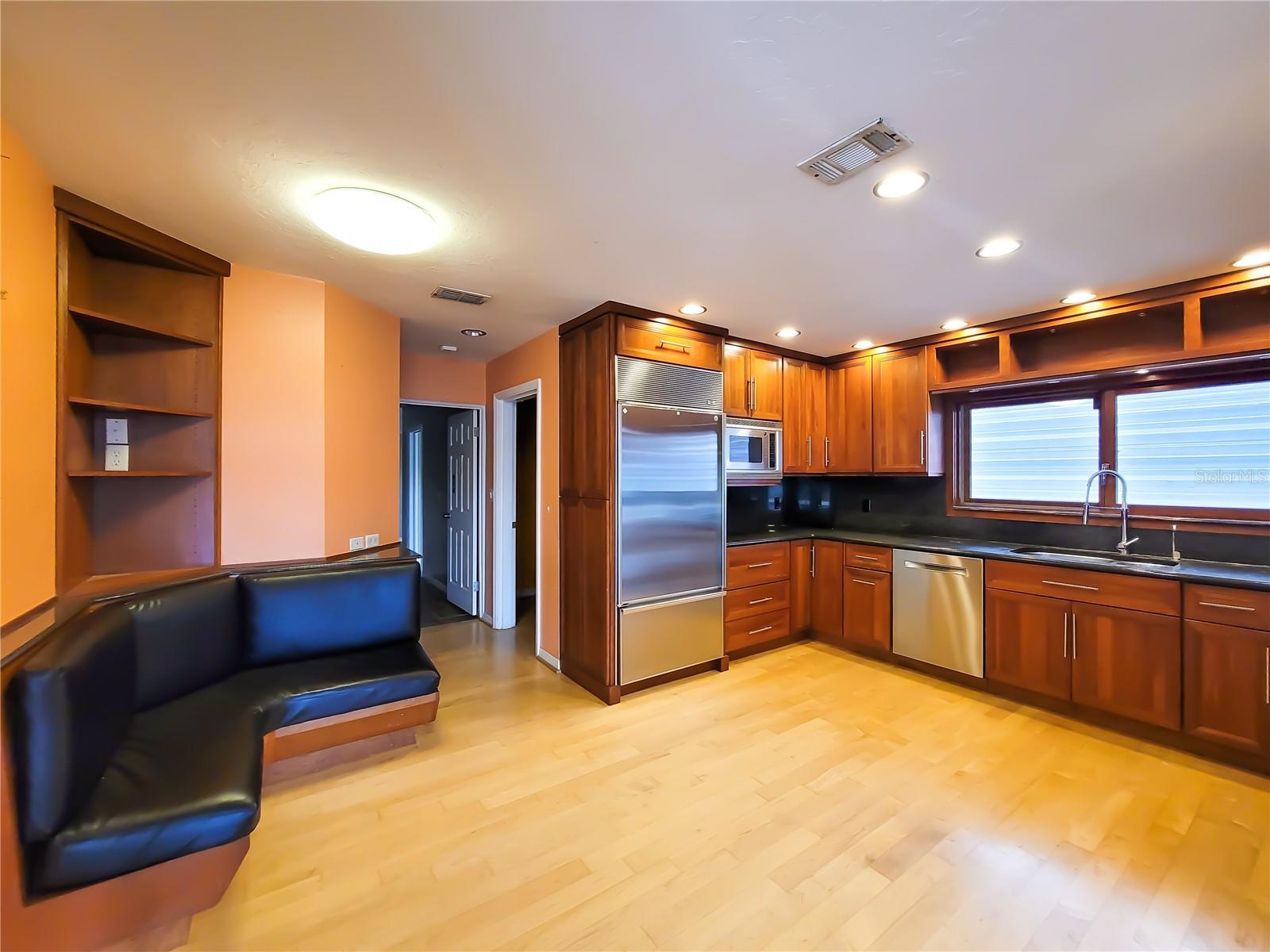 SNELL ISLE BRIGHTWATERS UNIT B - Residential