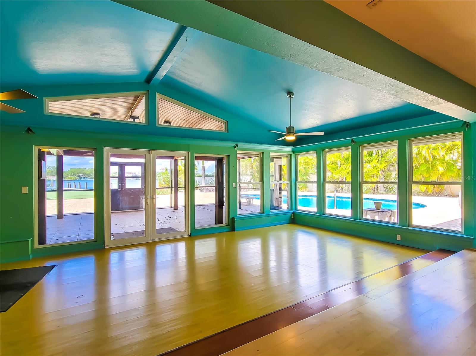 SNELL ISLE BRIGHTWATERS UNIT B - Residential