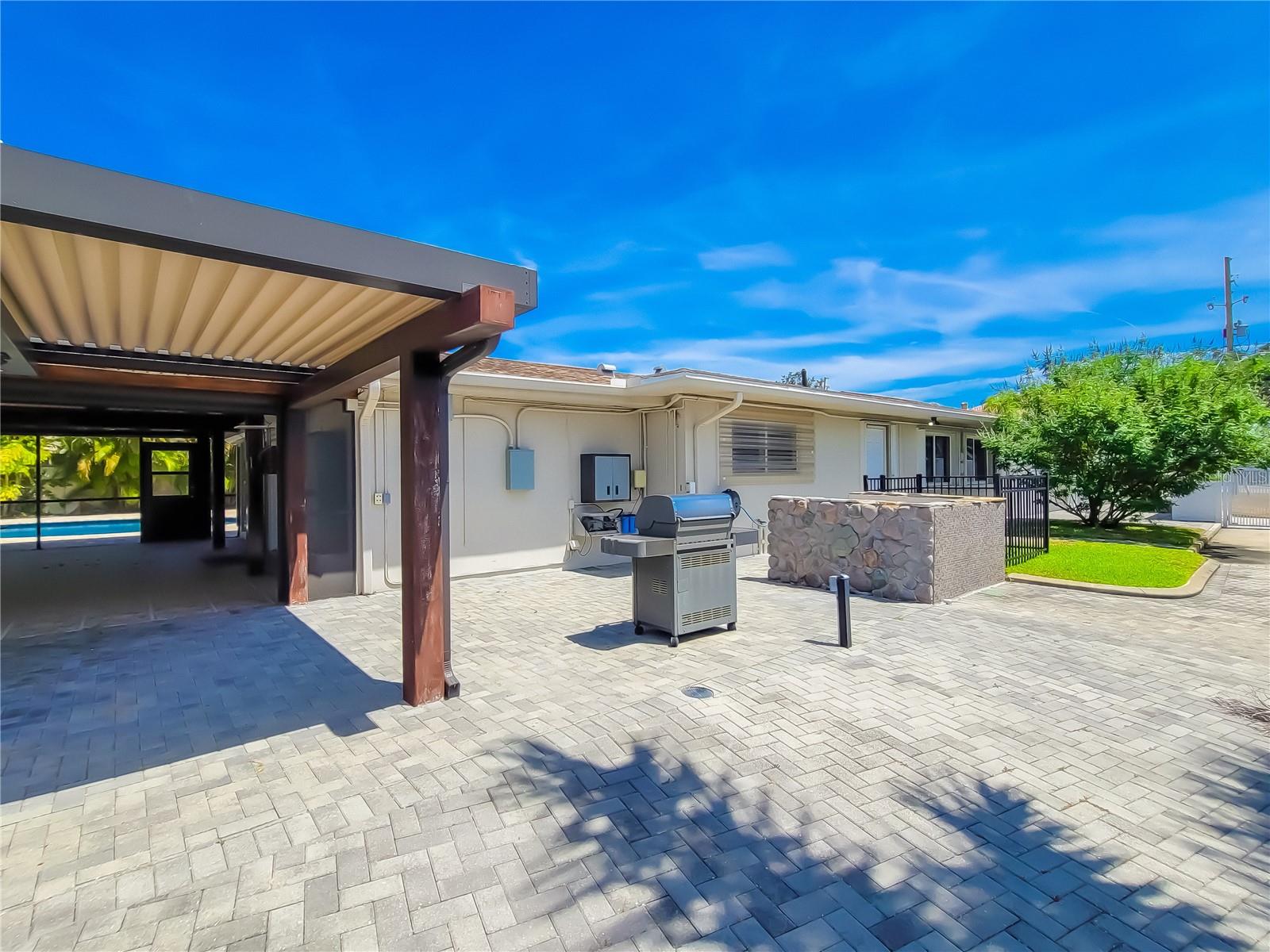 SNELL ISLE BRIGHTWATERS UNIT B - Residential