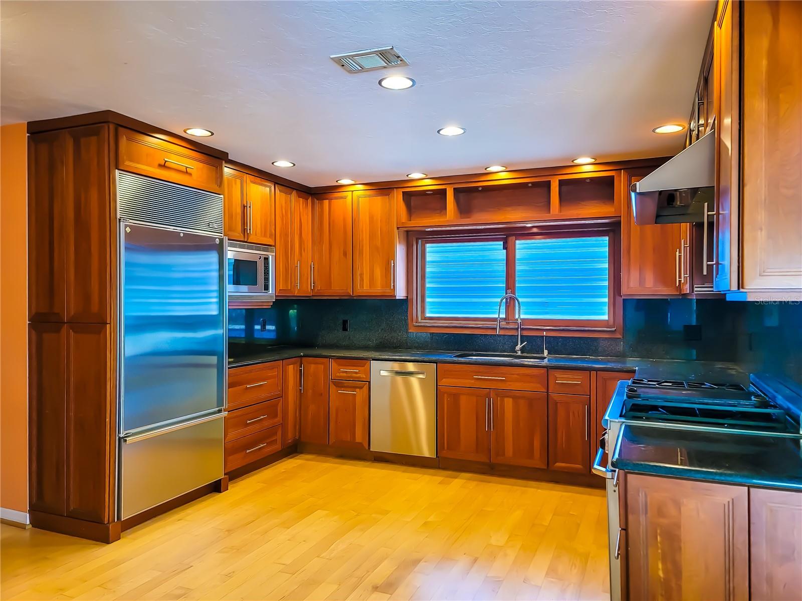 SNELL ISLE BRIGHTWATERS UNIT B - Residential