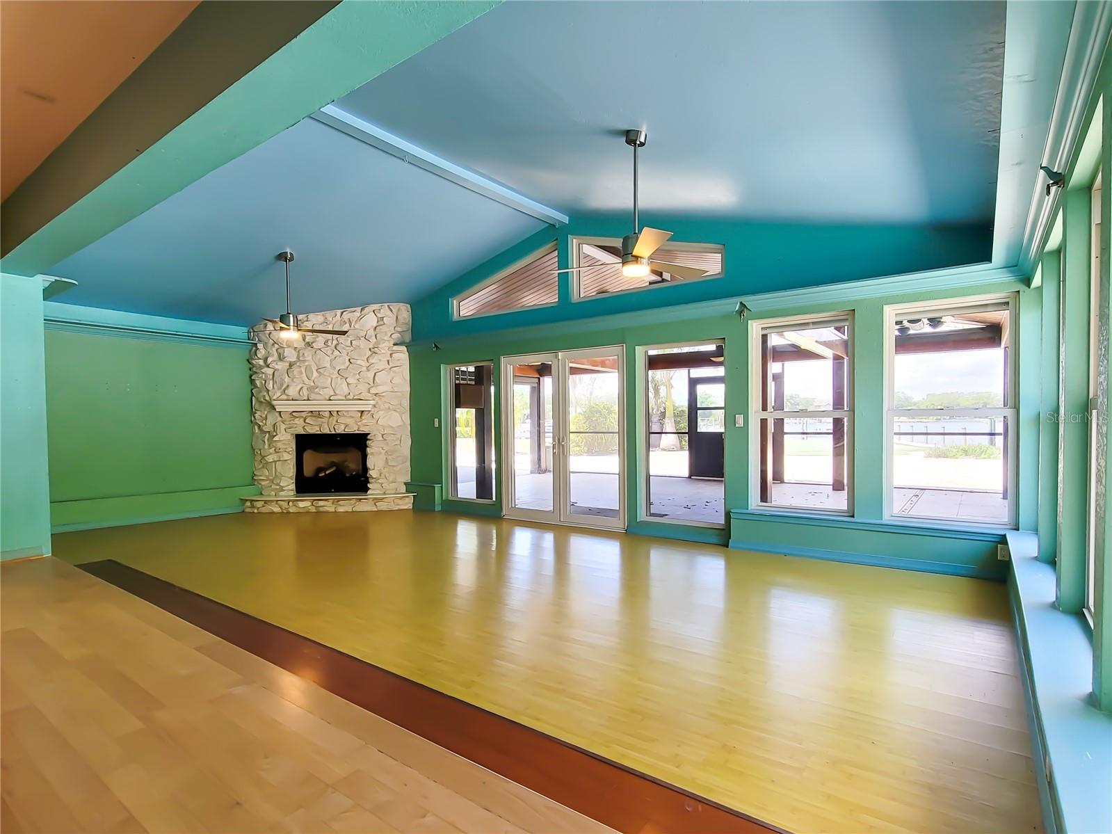 SNELL ISLE BRIGHTWATERS UNIT B - Residential