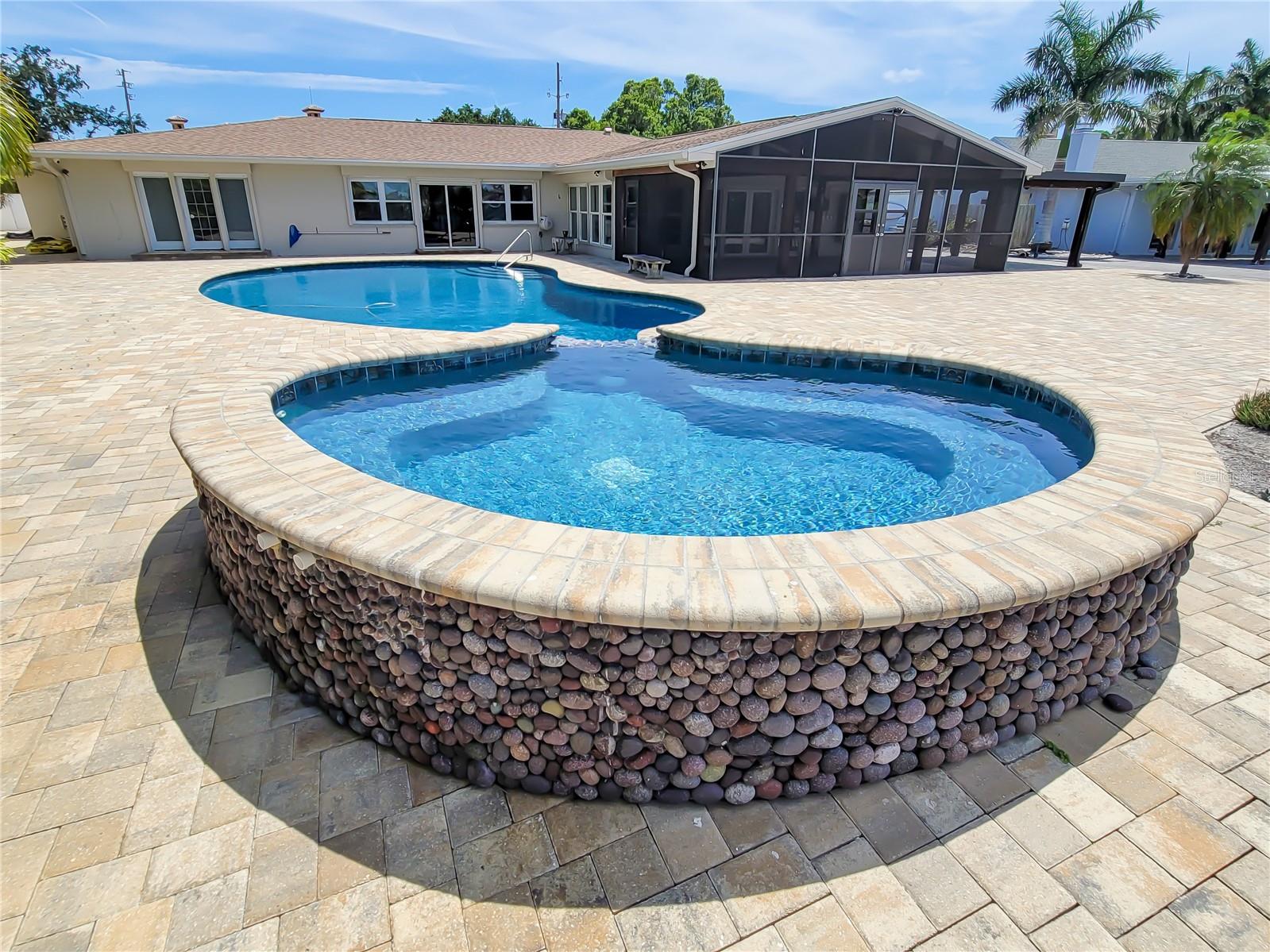 SNELL ISLE BRIGHTWATERS UNIT B - Residential