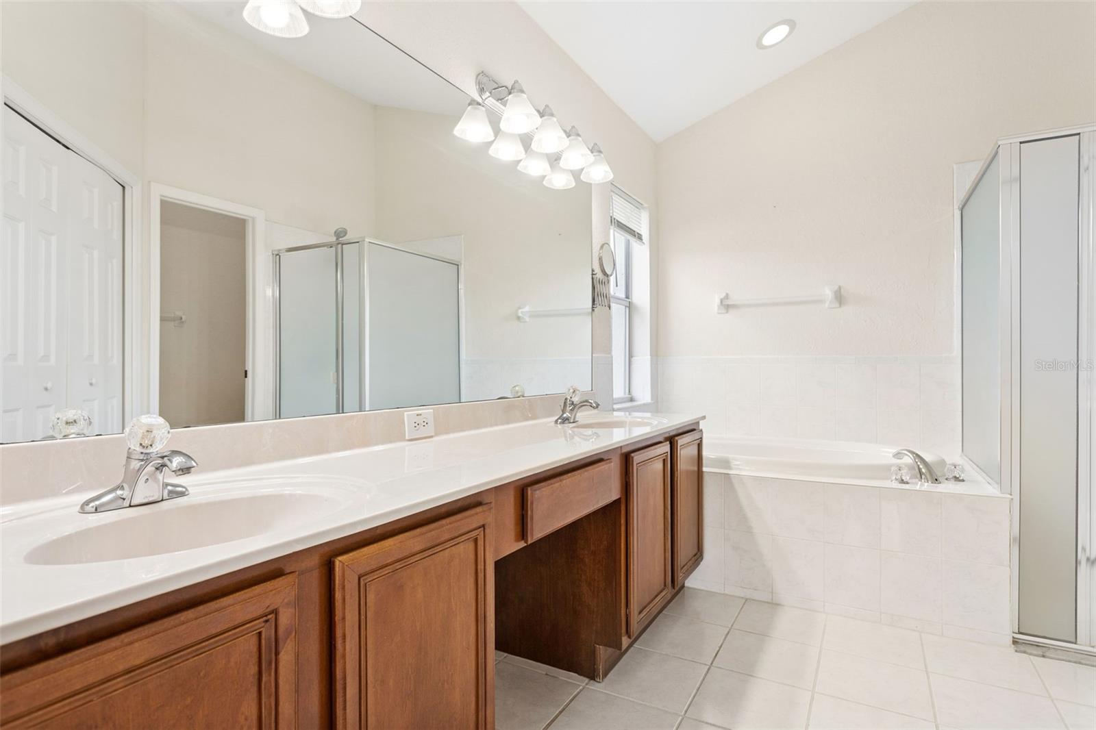 OAK CREEK - Residential