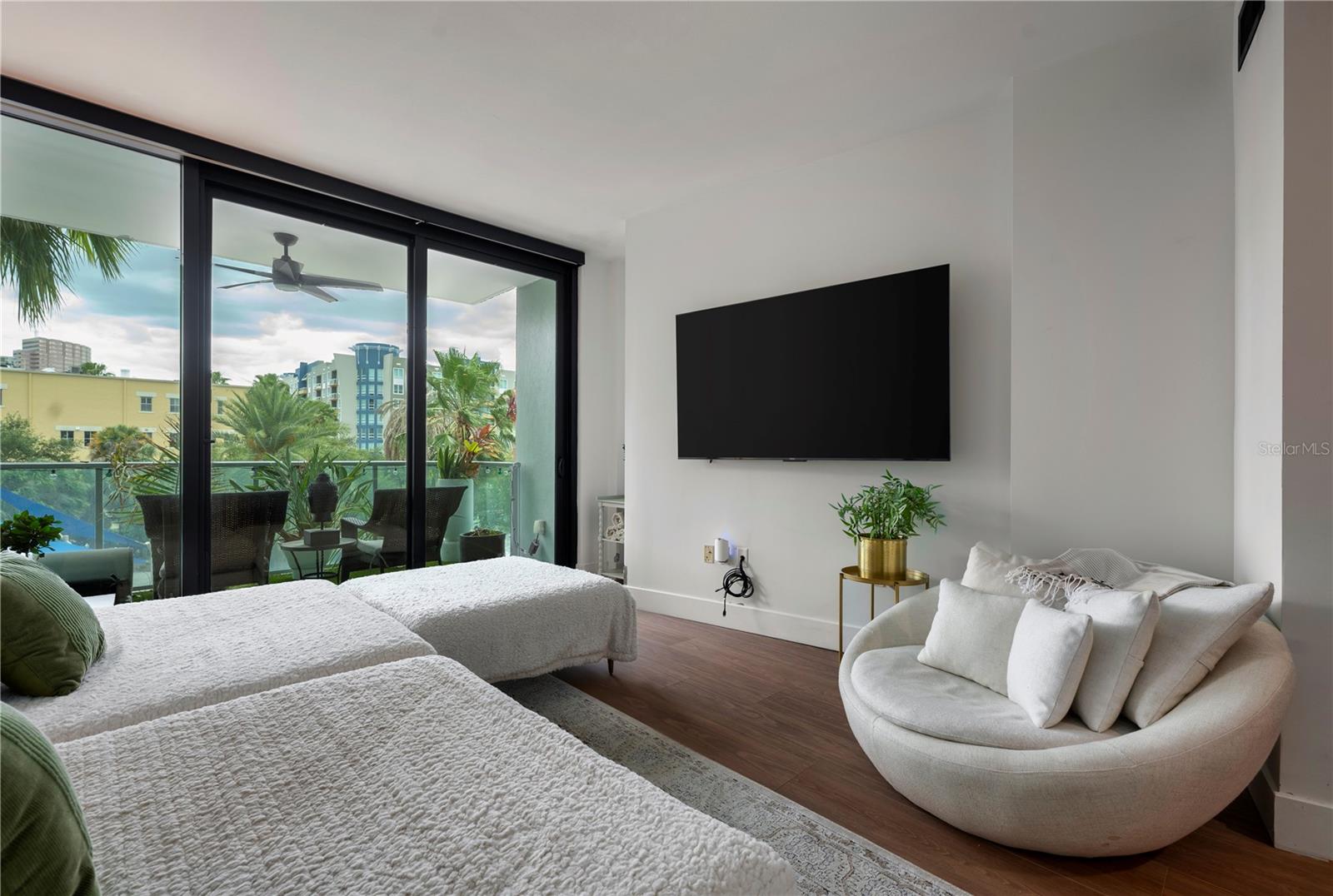 THE PLACE AT CHANNELSIDE A CON - Residential