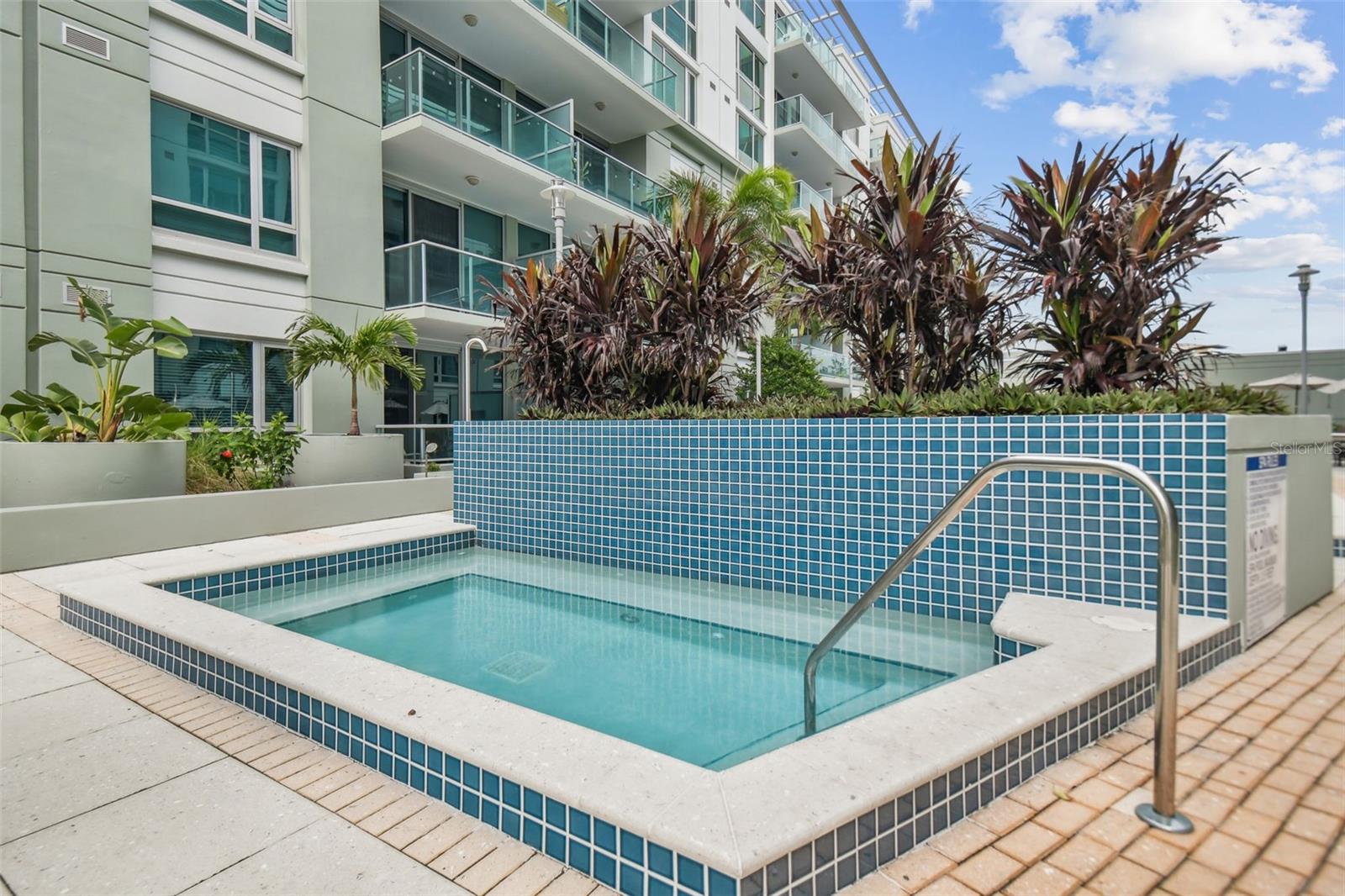 THE PLACE AT CHANNELSIDE A CON - Residential