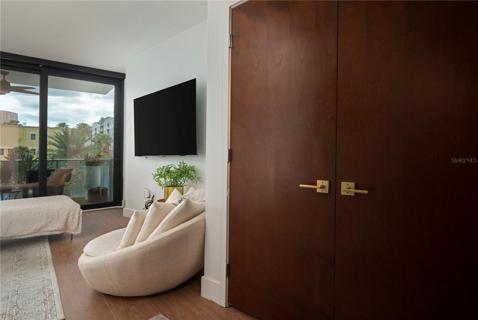 THE PLACE AT CHANNELSIDE A CON - Residential