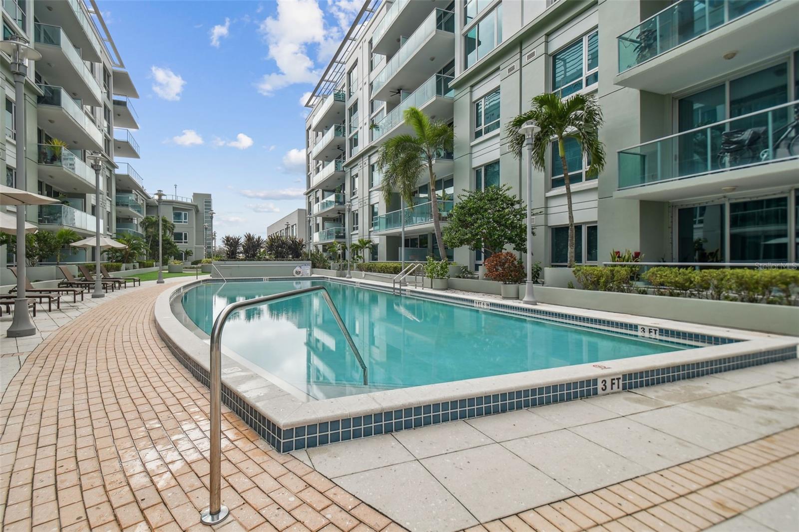 THE PLACE AT CHANNELSIDE A CON - Residential