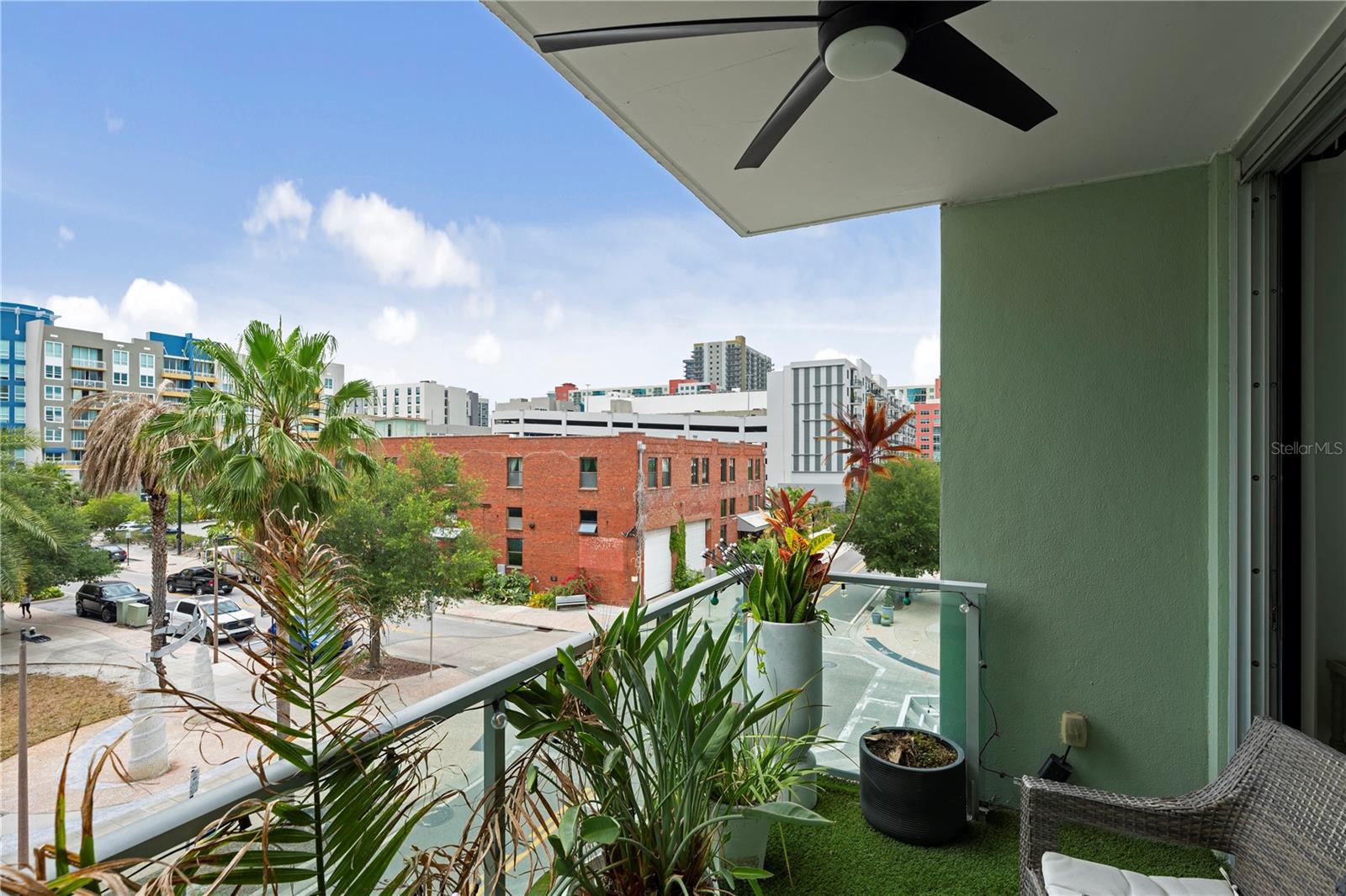 THE PLACE AT CHANNELSIDE A CON - Residential