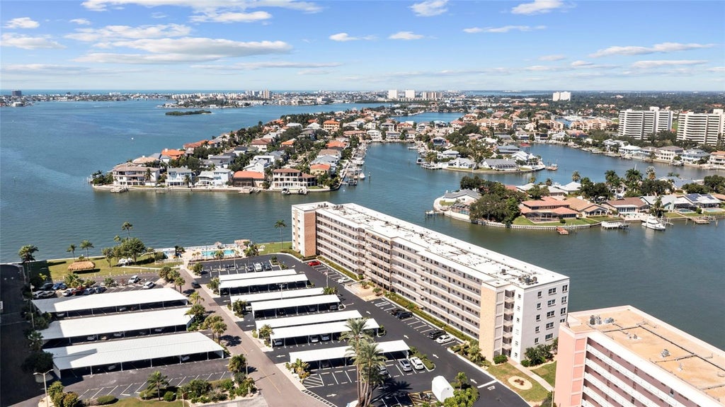 Photo of 6075 Shore Boulevard S #411, Gulfport, FL 33707 (MLS # TB8556773)
