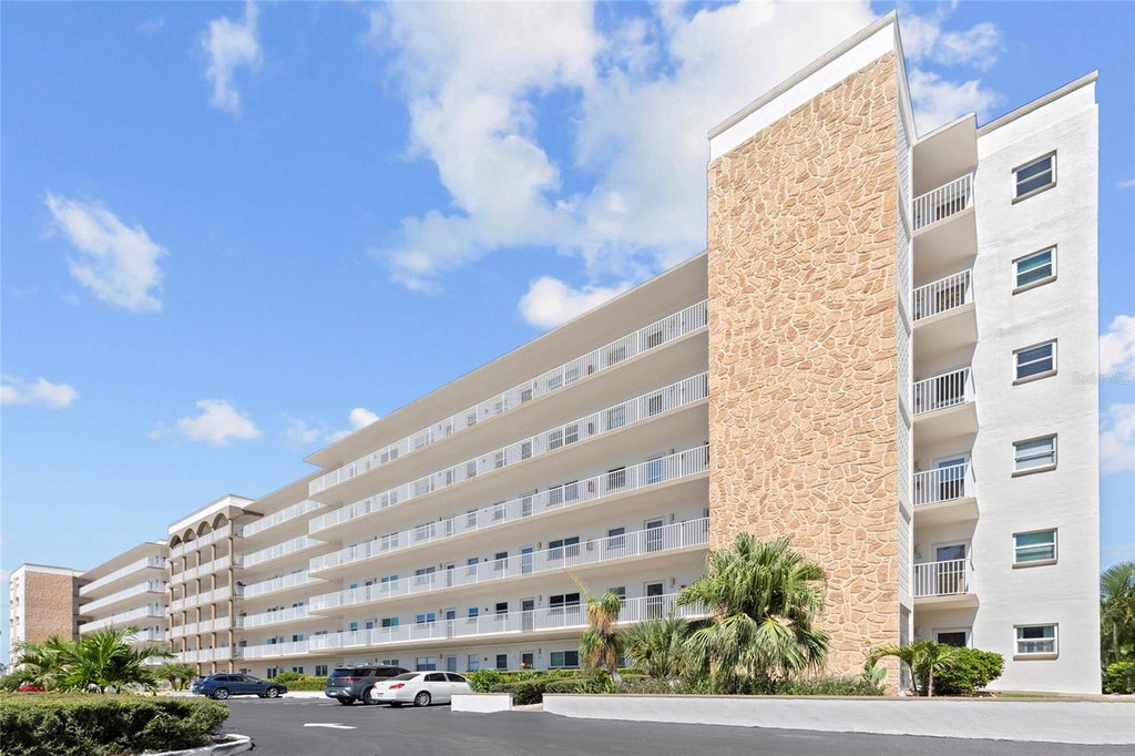 Photo of 6075 Shore Boulevard S #411, Gulfport, FL 33707 (MLS # TB8556773)