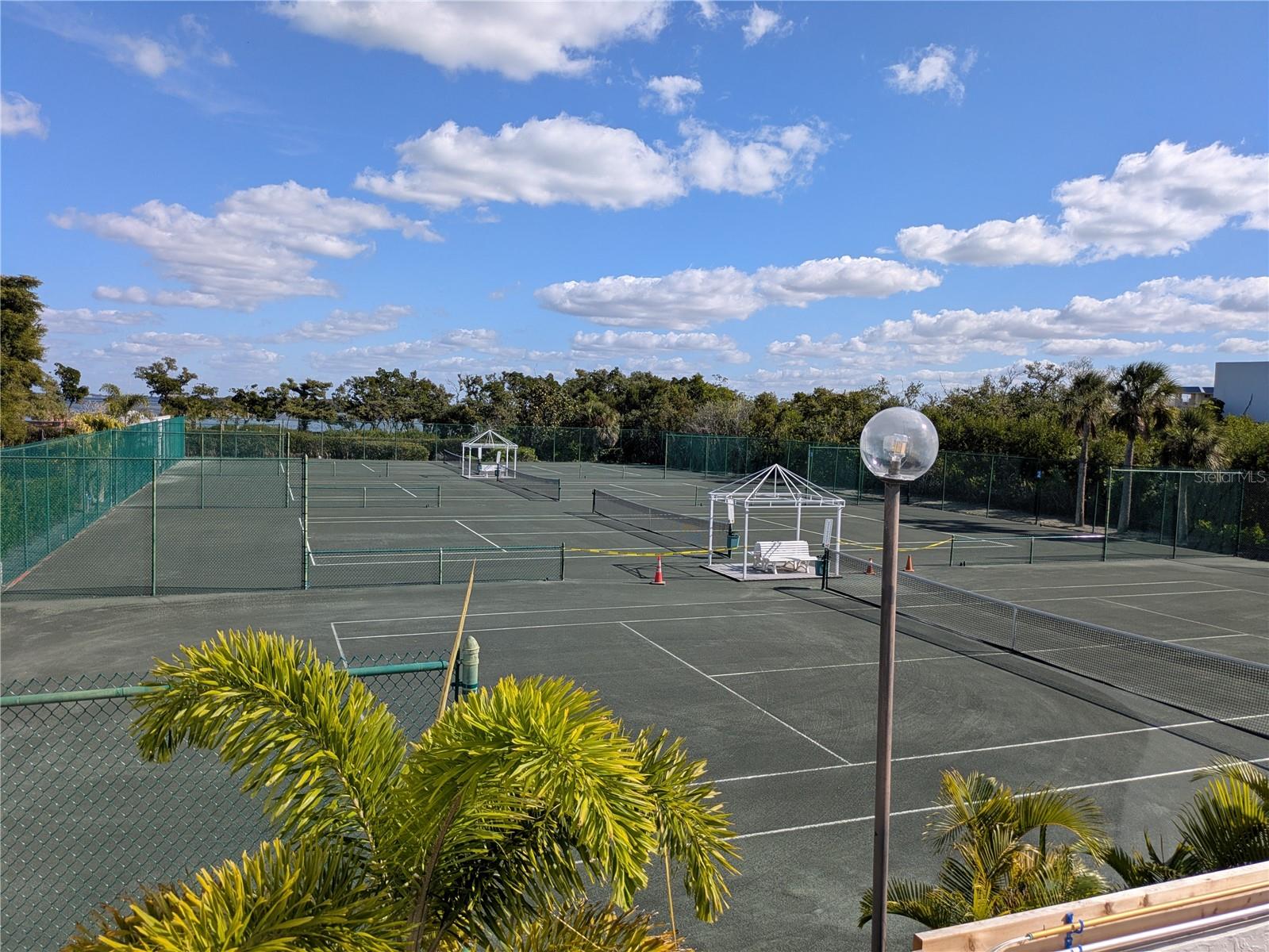 BAYPORT BCH & TEN PH D - Residential