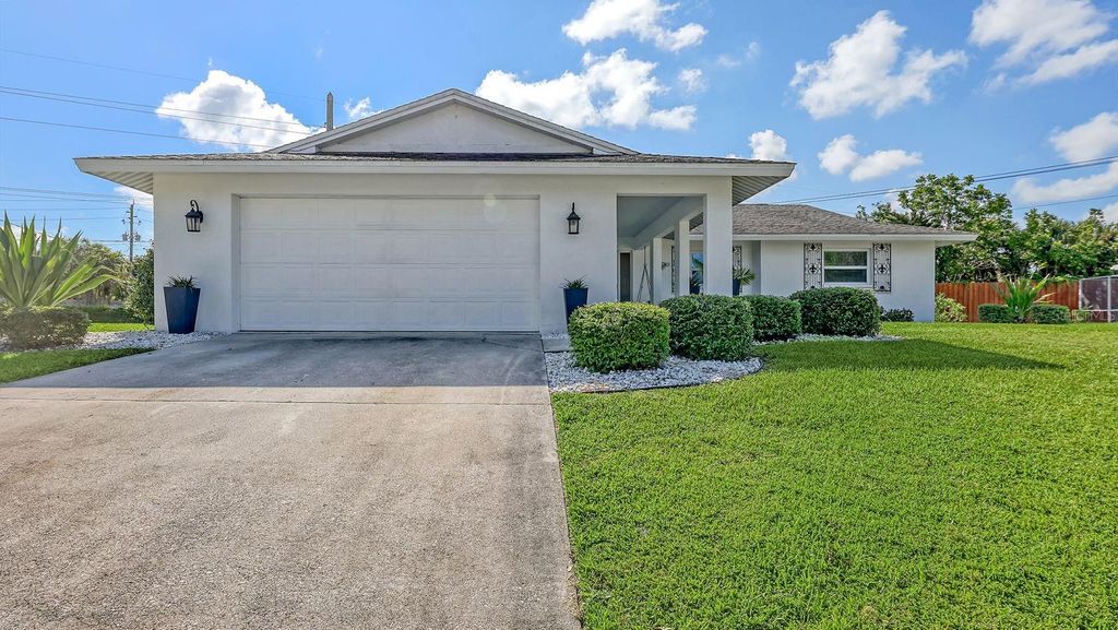 Photo of 6717 Roxbury Drive, Sarasota, FL 34231 (MLS # A4675687)