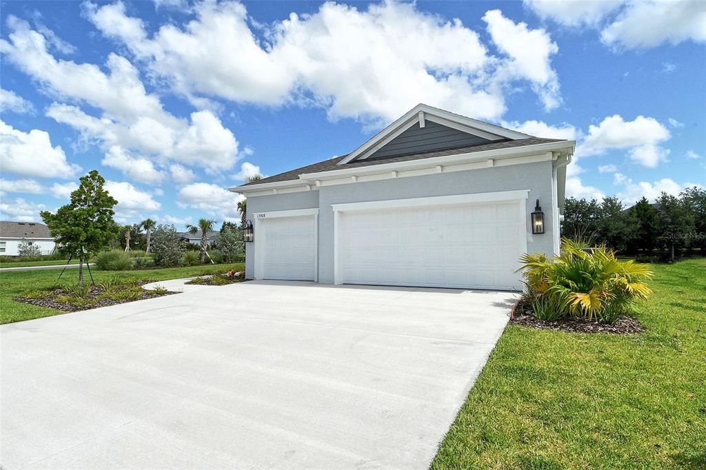 Photo of 13908 Painted Loop, Parrish, FL 34219 (MLS # A4656404)