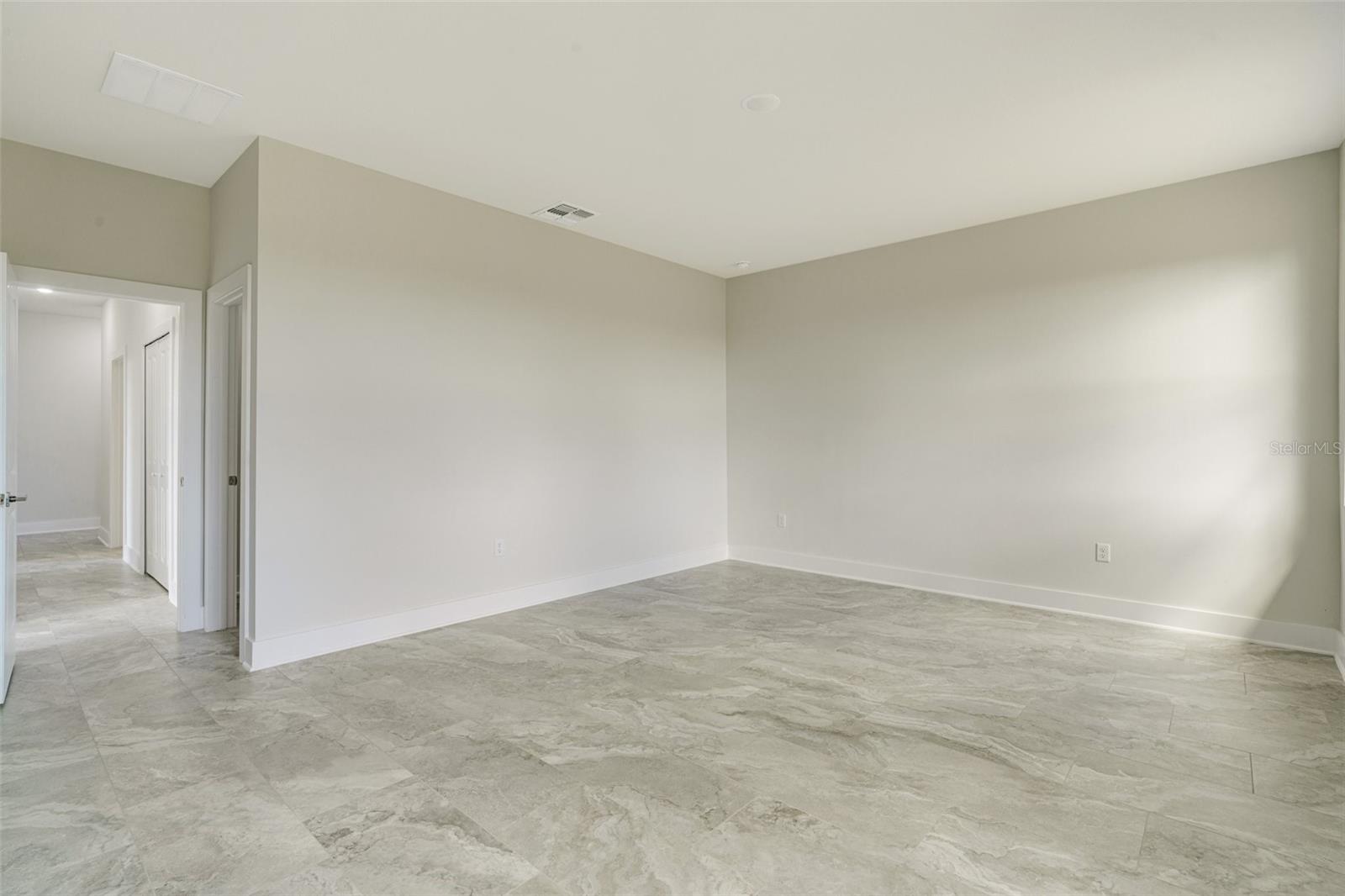 ROTONDA LAKES - Residential
