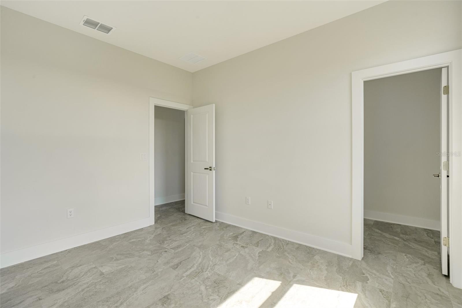 ROTONDA LAKES - Residential