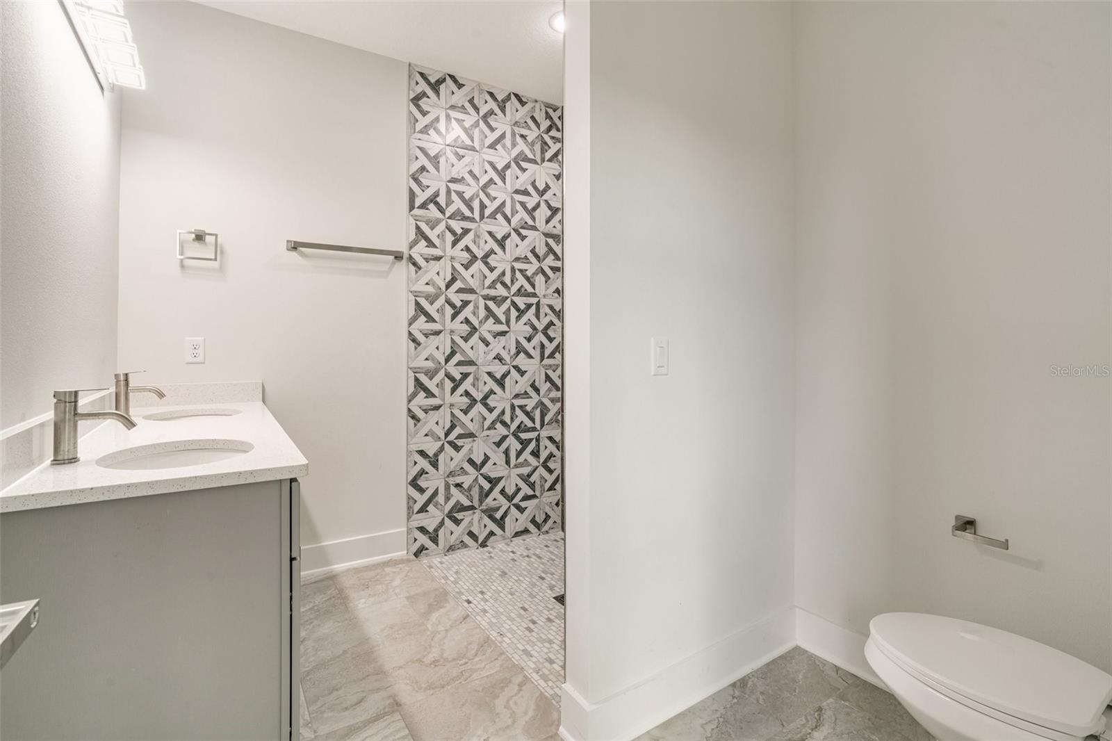 ROTONDA LAKES - Residential