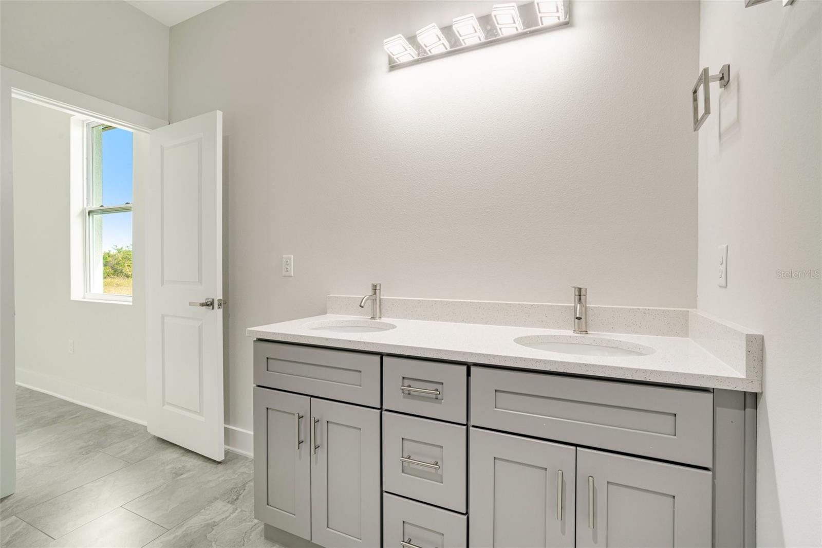 ROTONDA LAKES - Residential