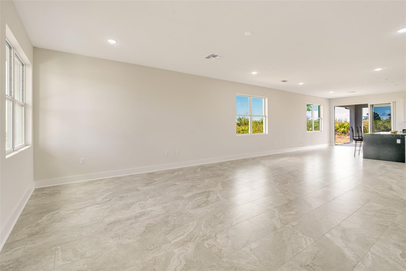 ROTONDA LAKES - Residential
