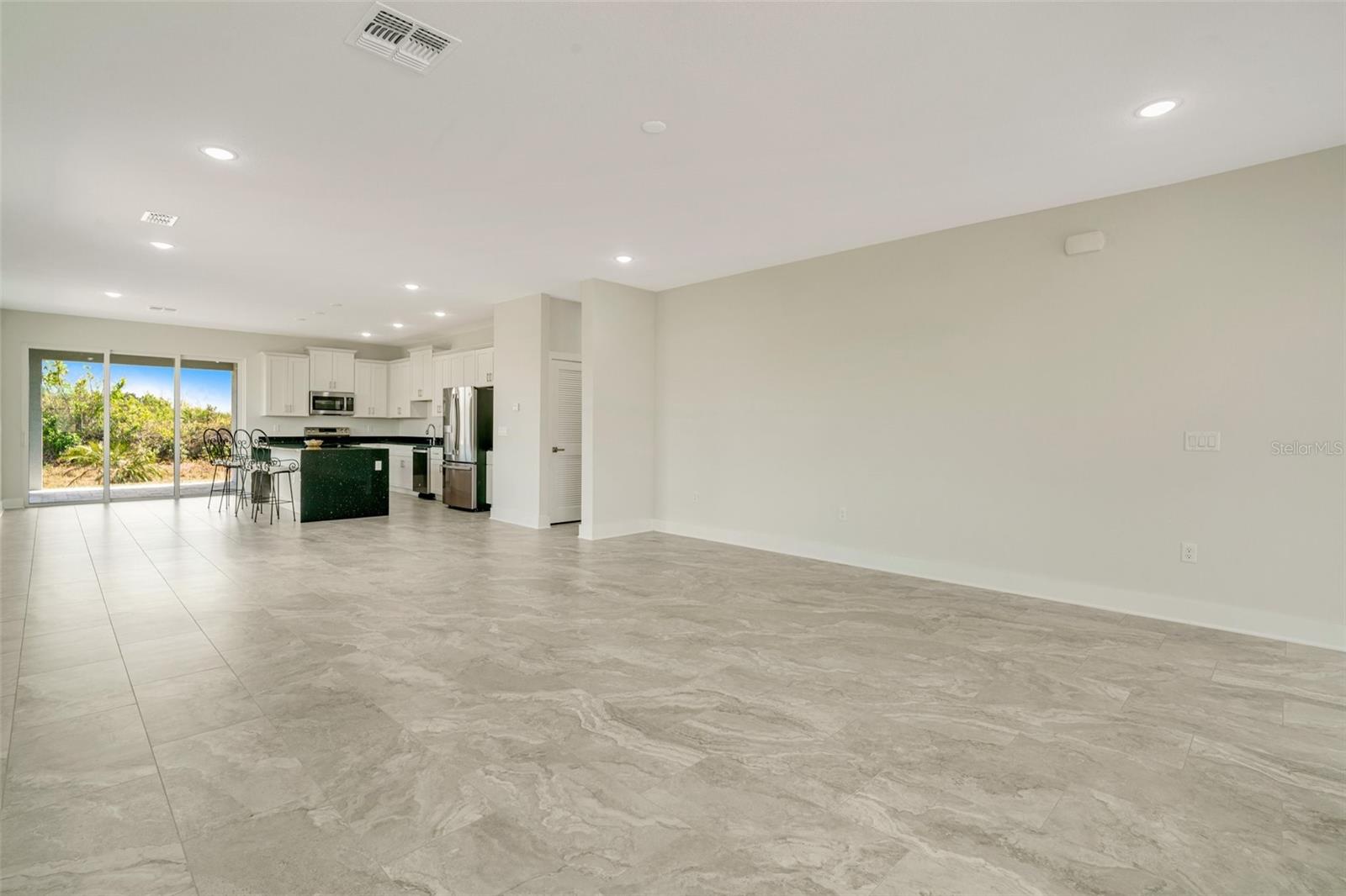 ROTONDA LAKES - Residential