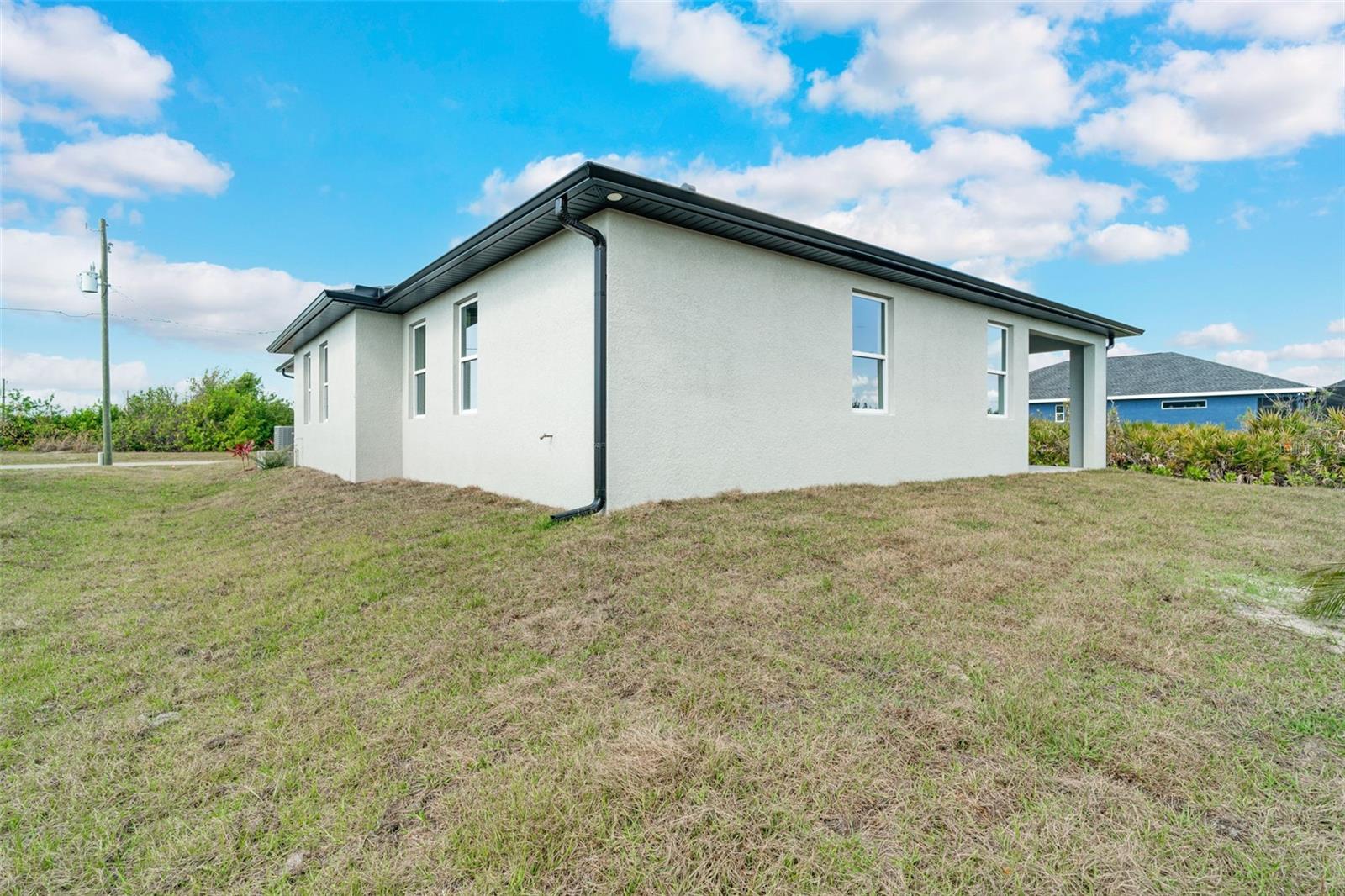 ROTONDA LAKES - Residential