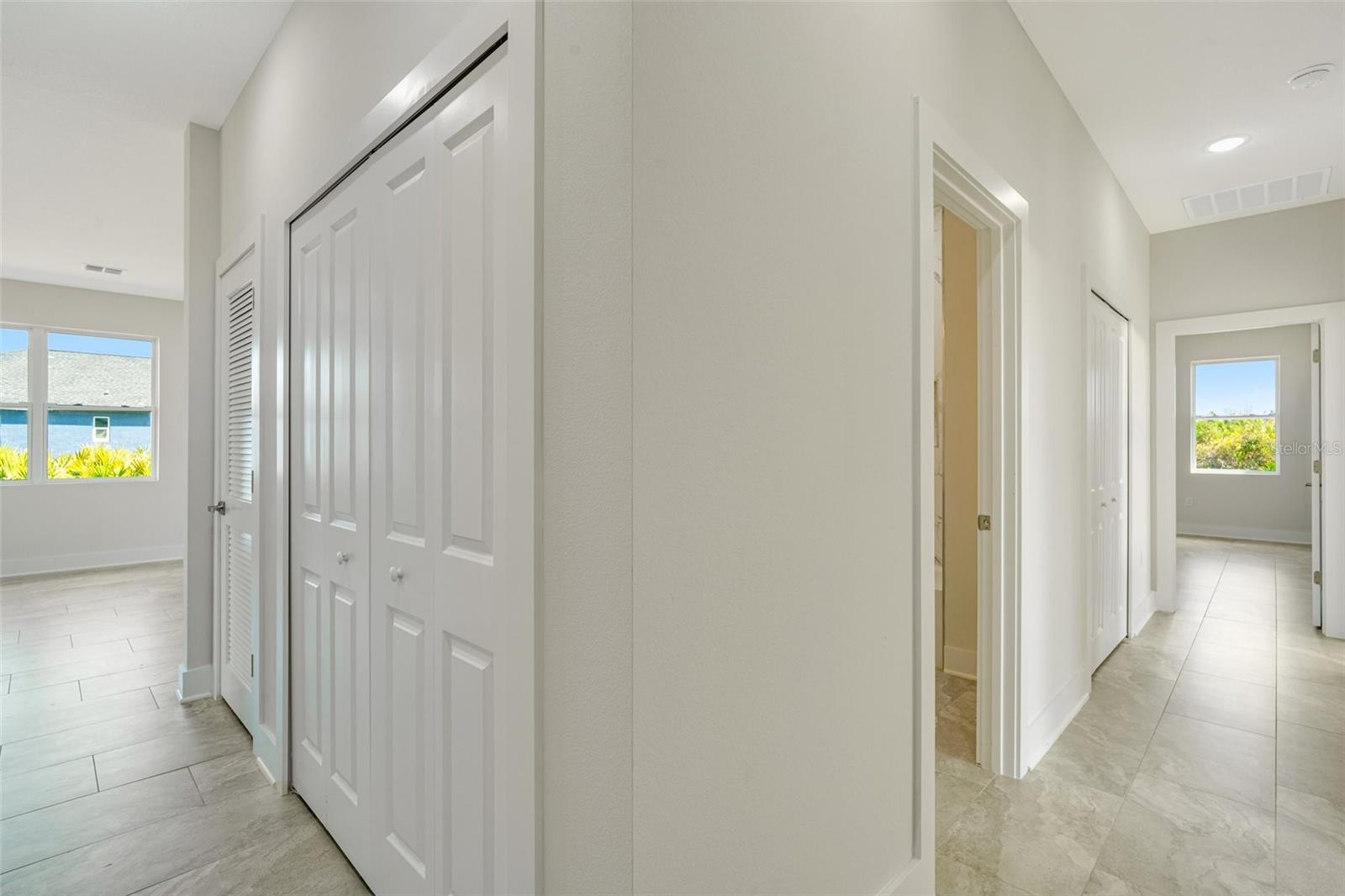 ROTONDA LAKES - Residential
