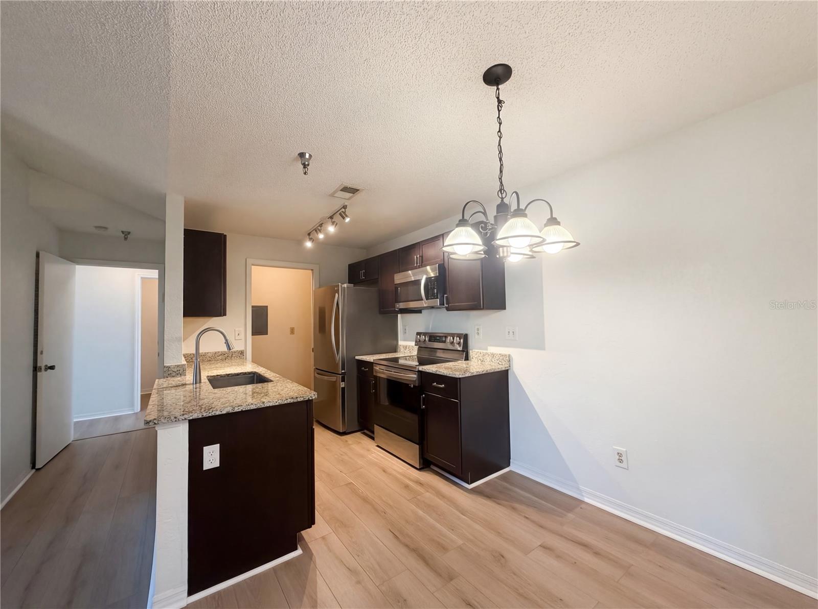 ITOPIA PRIVATE RESIDENCES CONDO - Residential