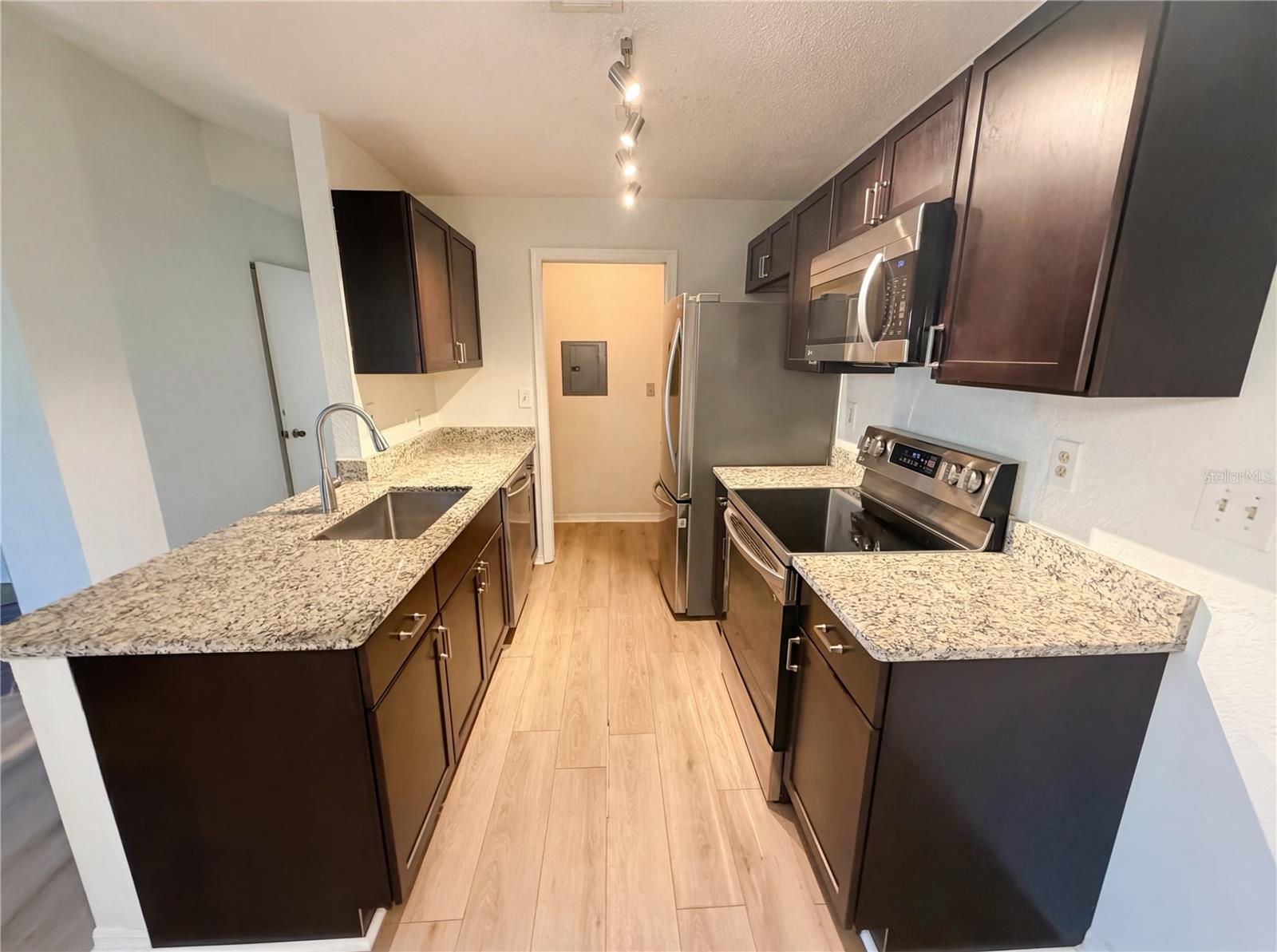 ITOPIA PRIVATE RESIDENCES CONDO - Residential