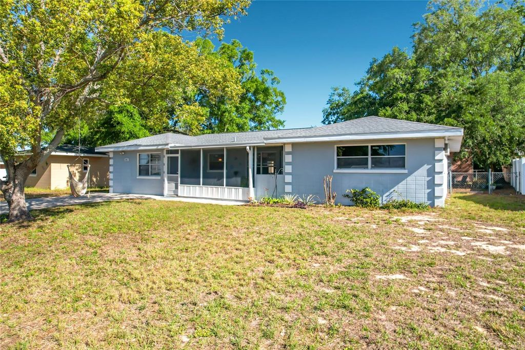 Photo of 831 Hillside Ave, Lake Wales, FL 33853 (MLS # P4938496)