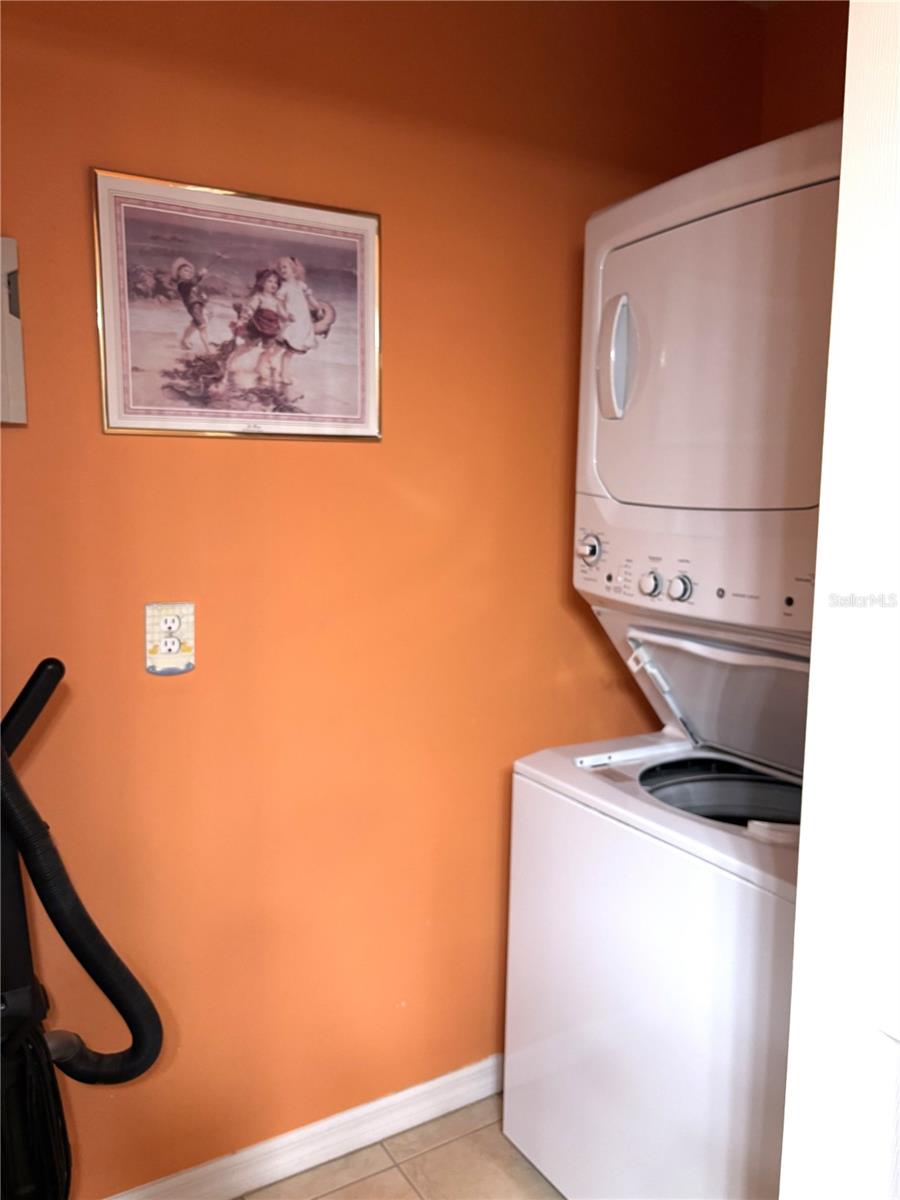 LAKESIDE VILLAGE TOWNHOME - Residential Lease