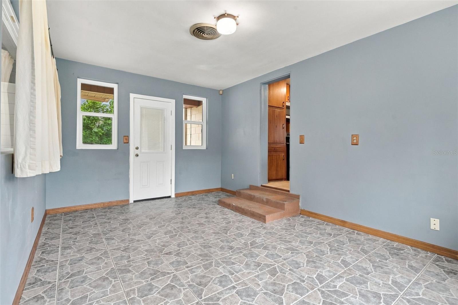 480 W NEW YORK AVENUE