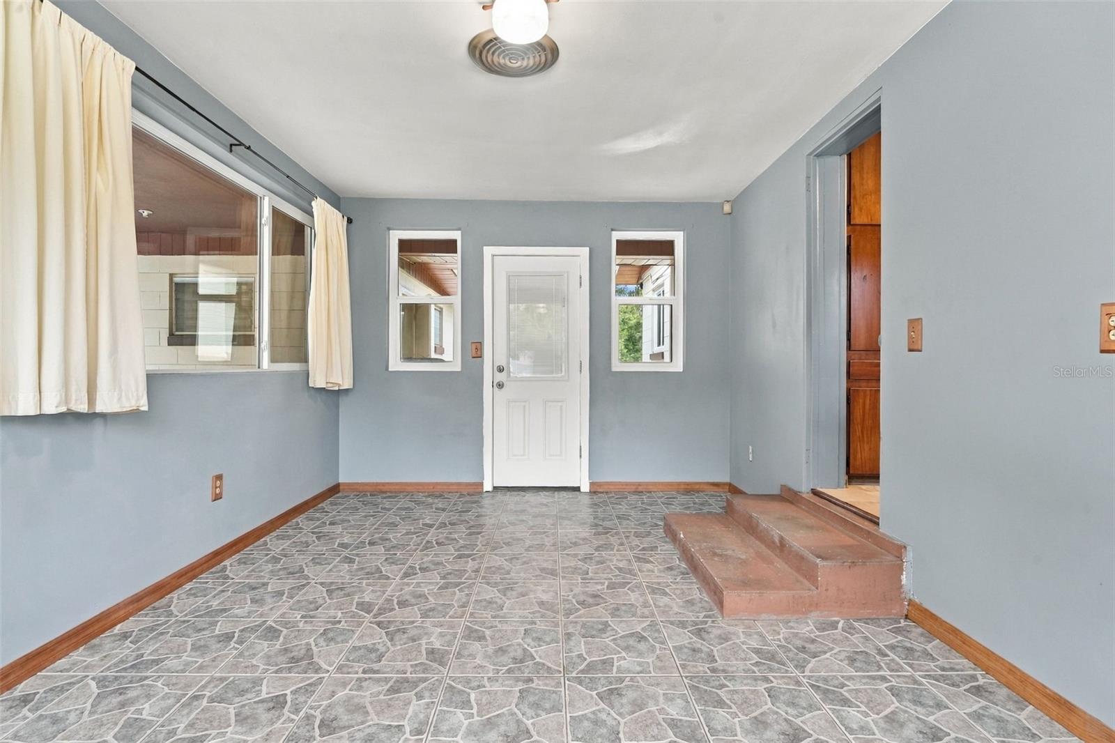 480 W NEW YORK AVENUE