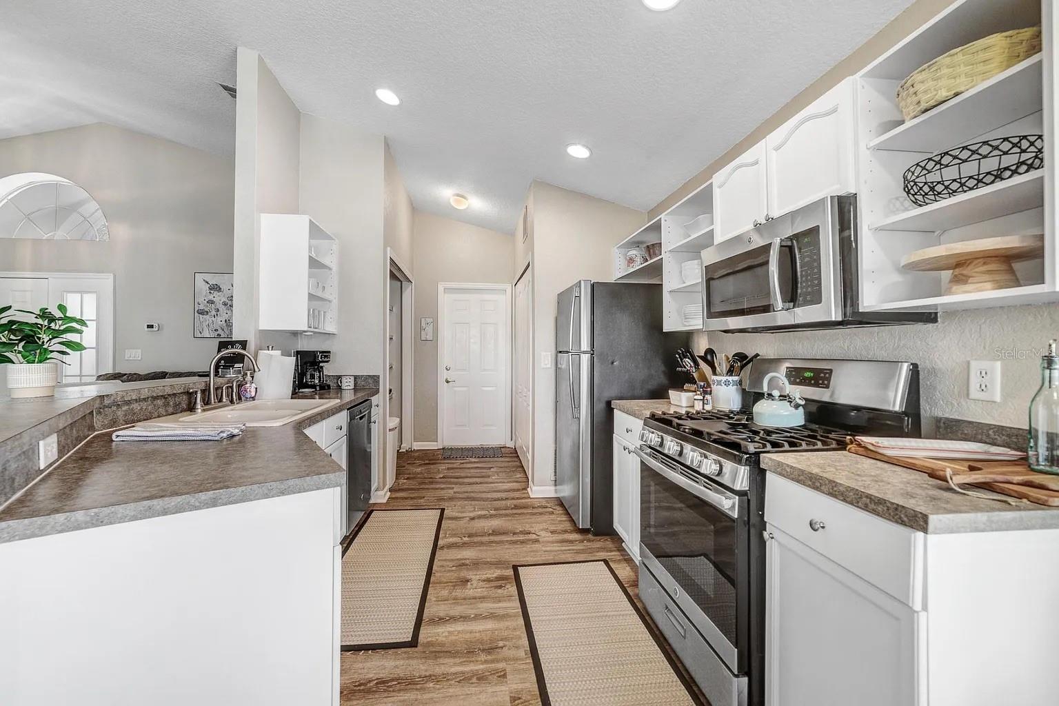 WESTON HILLS SUB - Residential