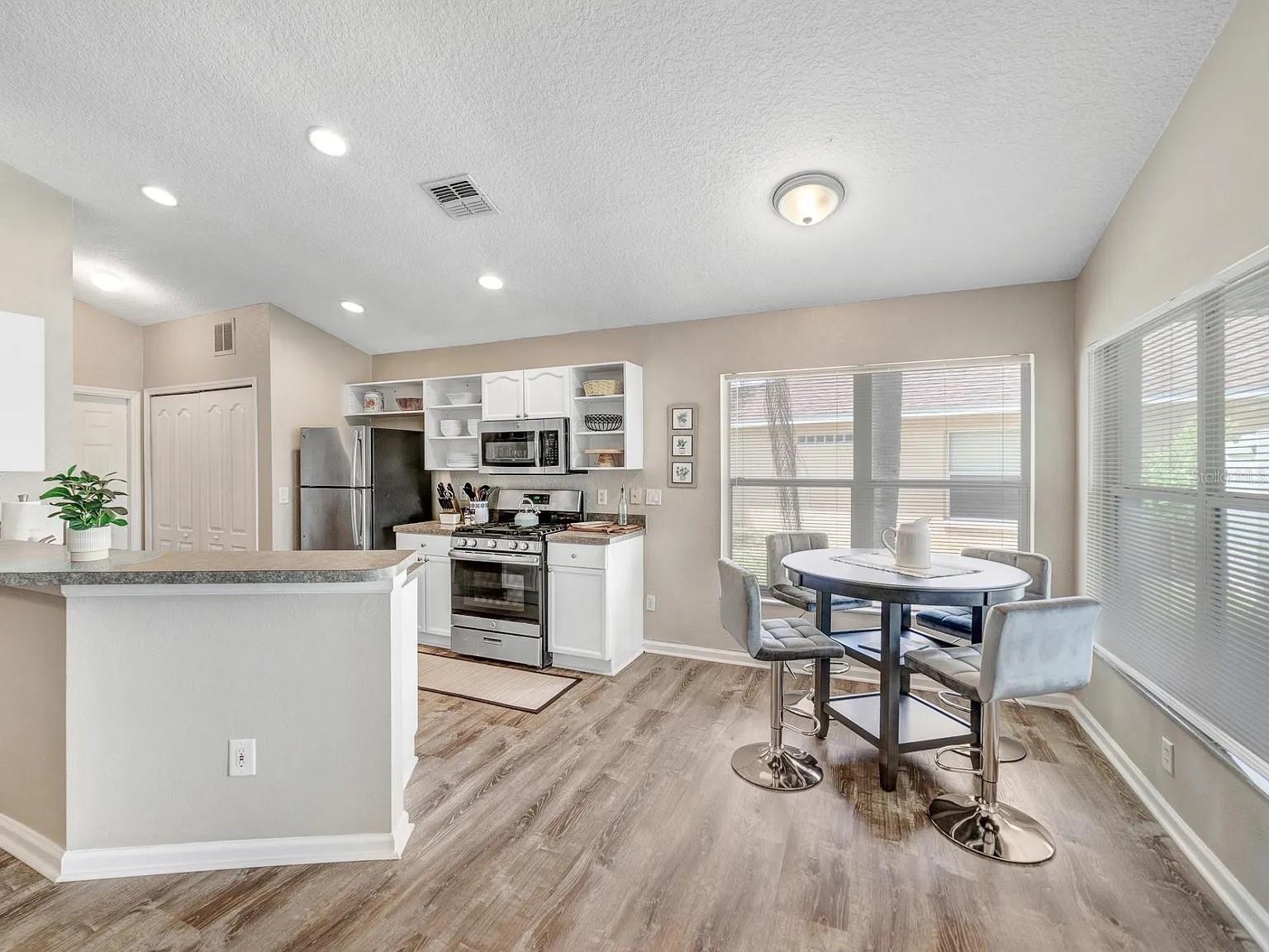 WESTON HILLS SUB - Residential