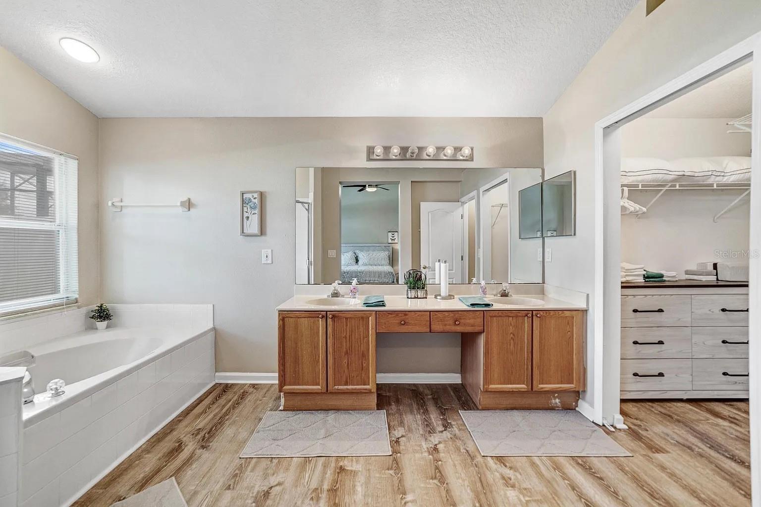 WESTON HILLS SUB - Residential