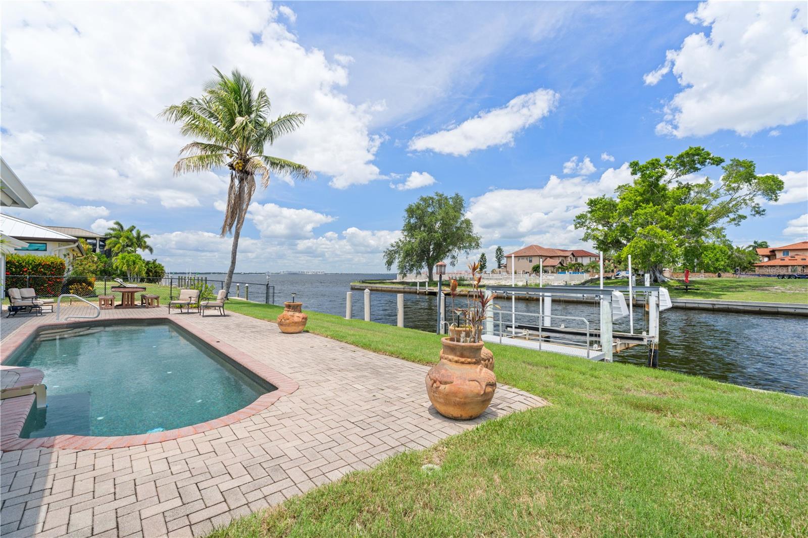 2211 PALM TREE DRIVE