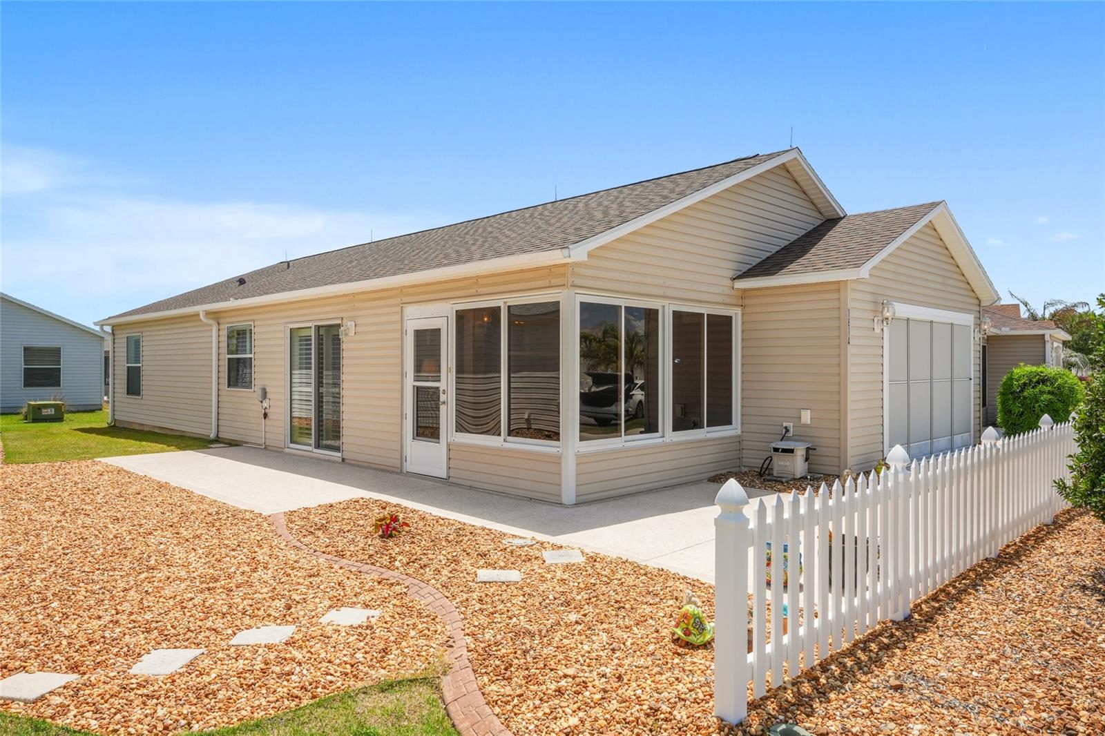 1814 HALLANDALE LANE