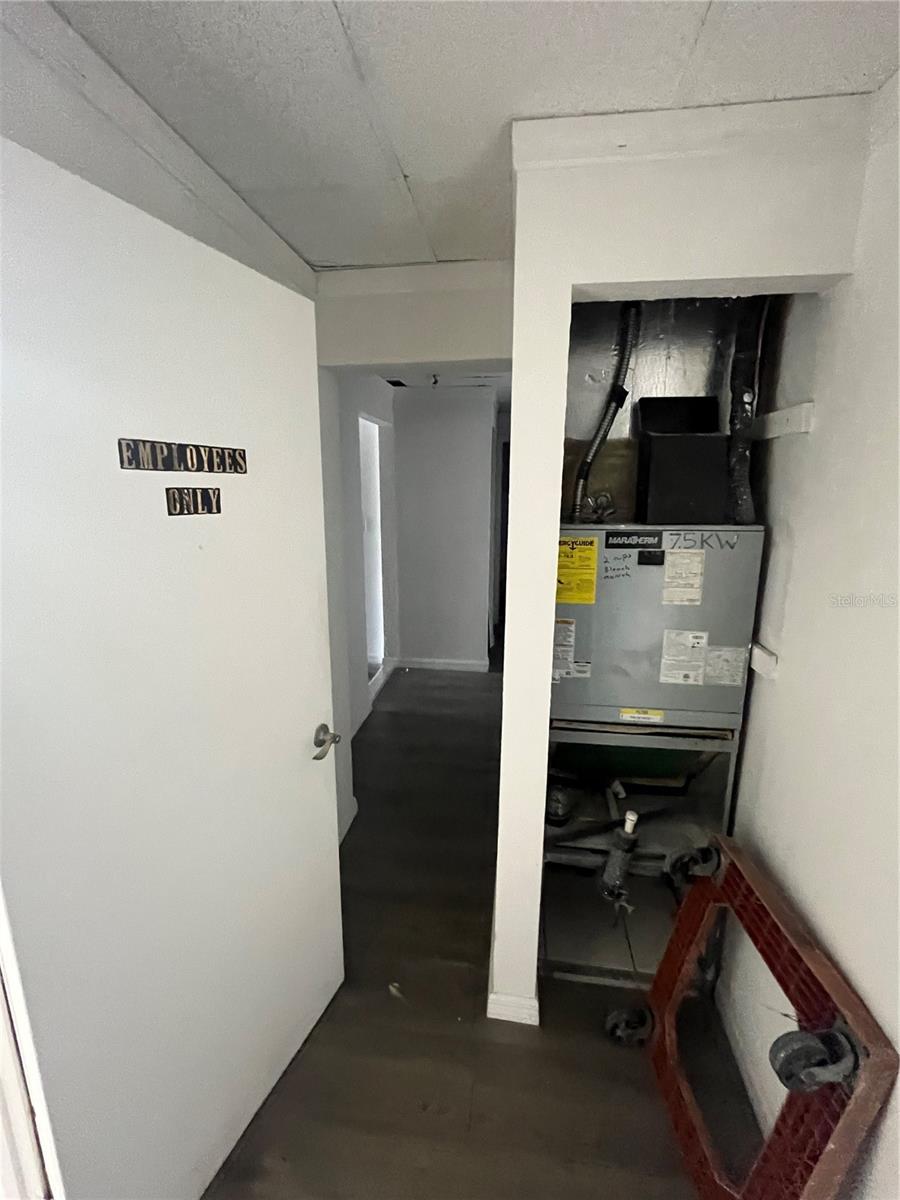 LIN LAN TERRACE - Commercial Lease