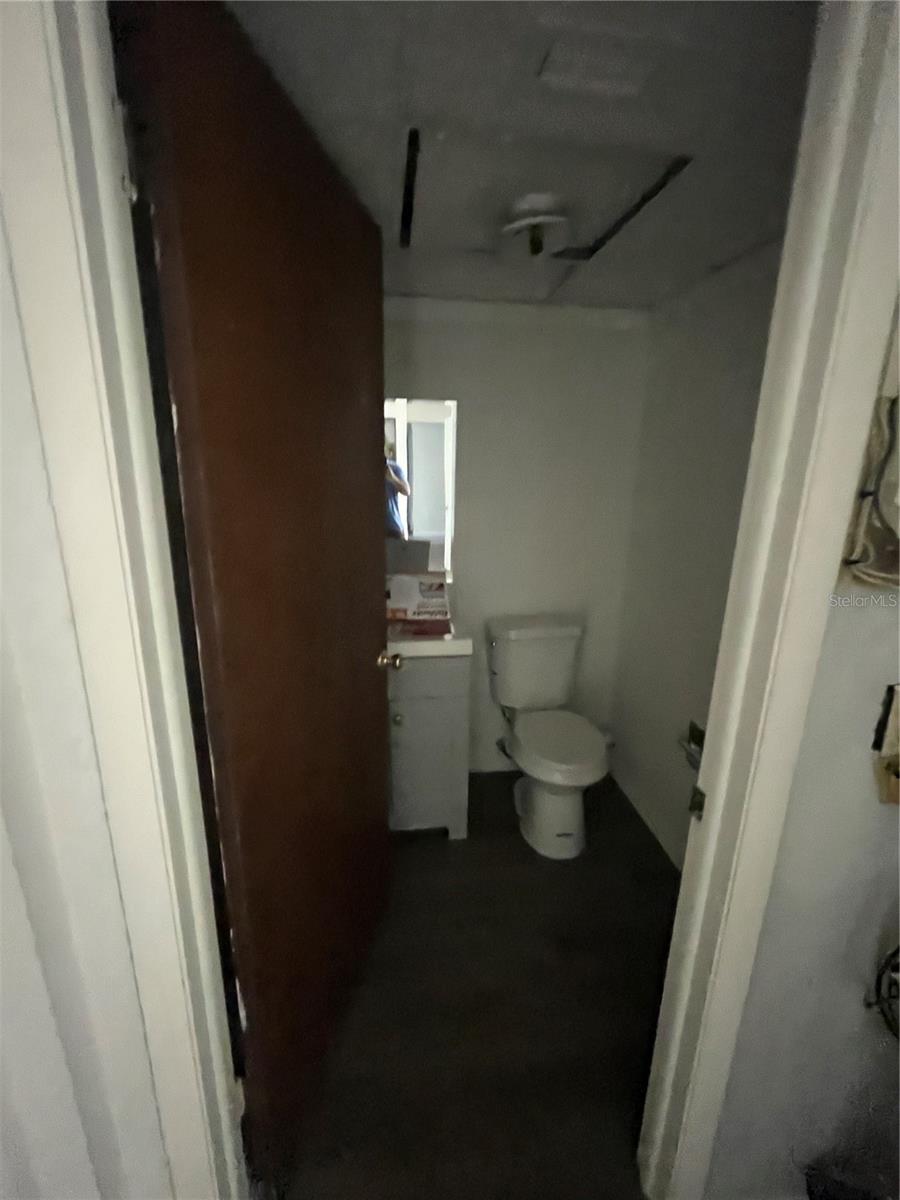 LIN LAN TERRACE - Commercial Lease