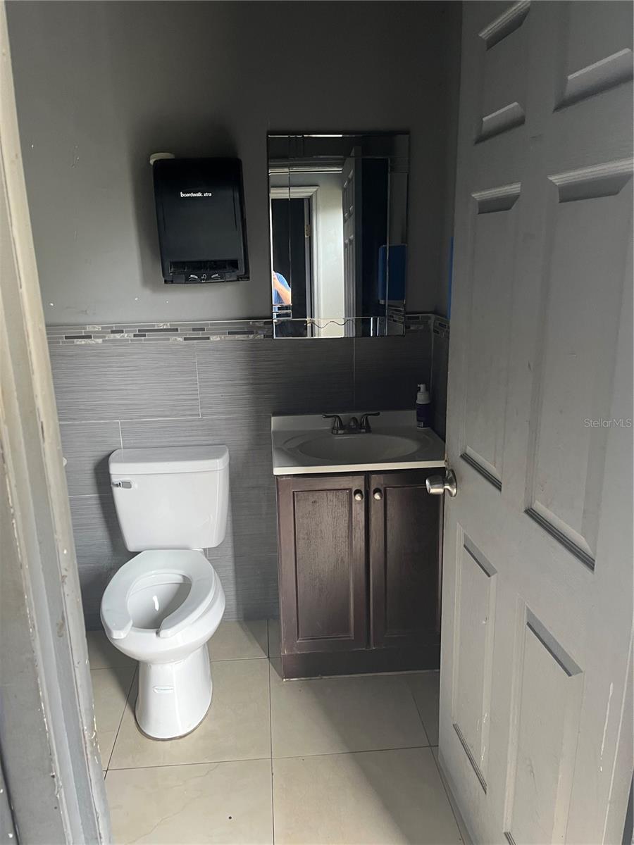 LIN LAN TERRACE - Commercial Lease