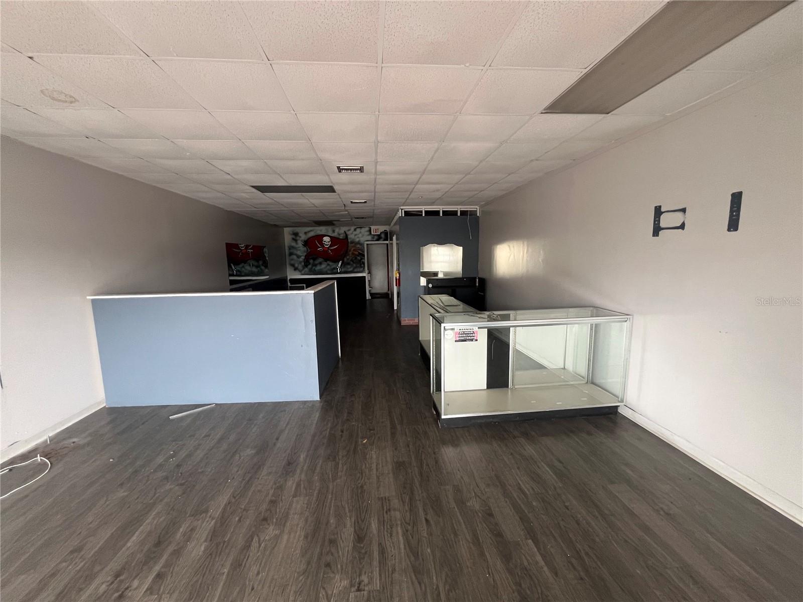 LIN LAN TERRACE - Commercial Lease