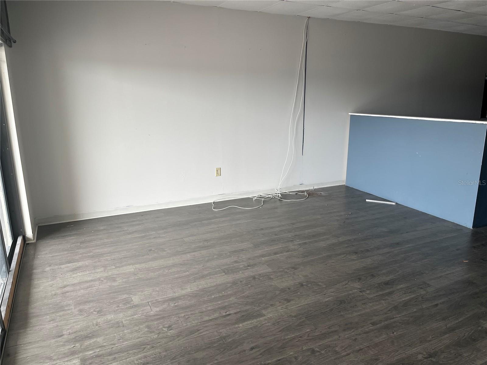 LIN LAN TERRACE - Commercial Lease