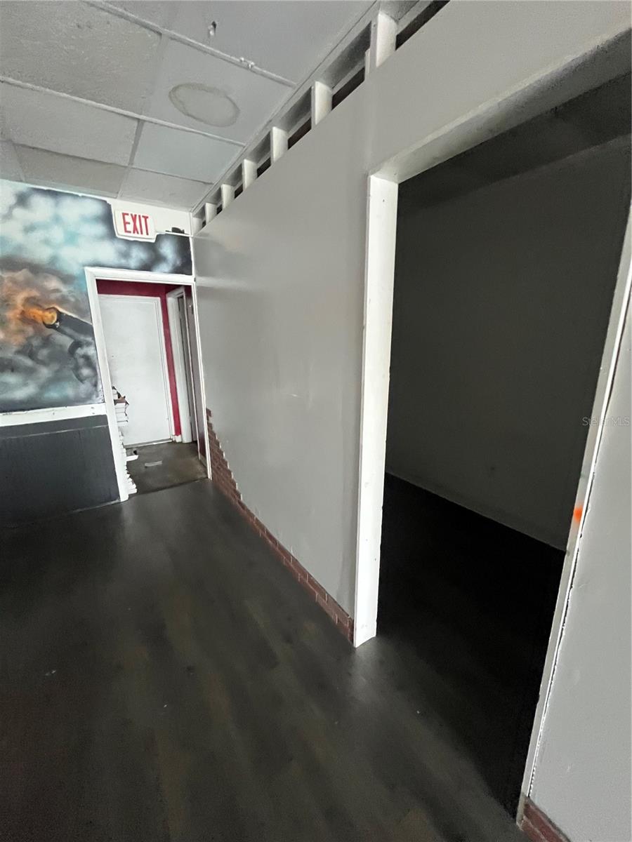 LIN LAN TERRACE - Commercial Lease