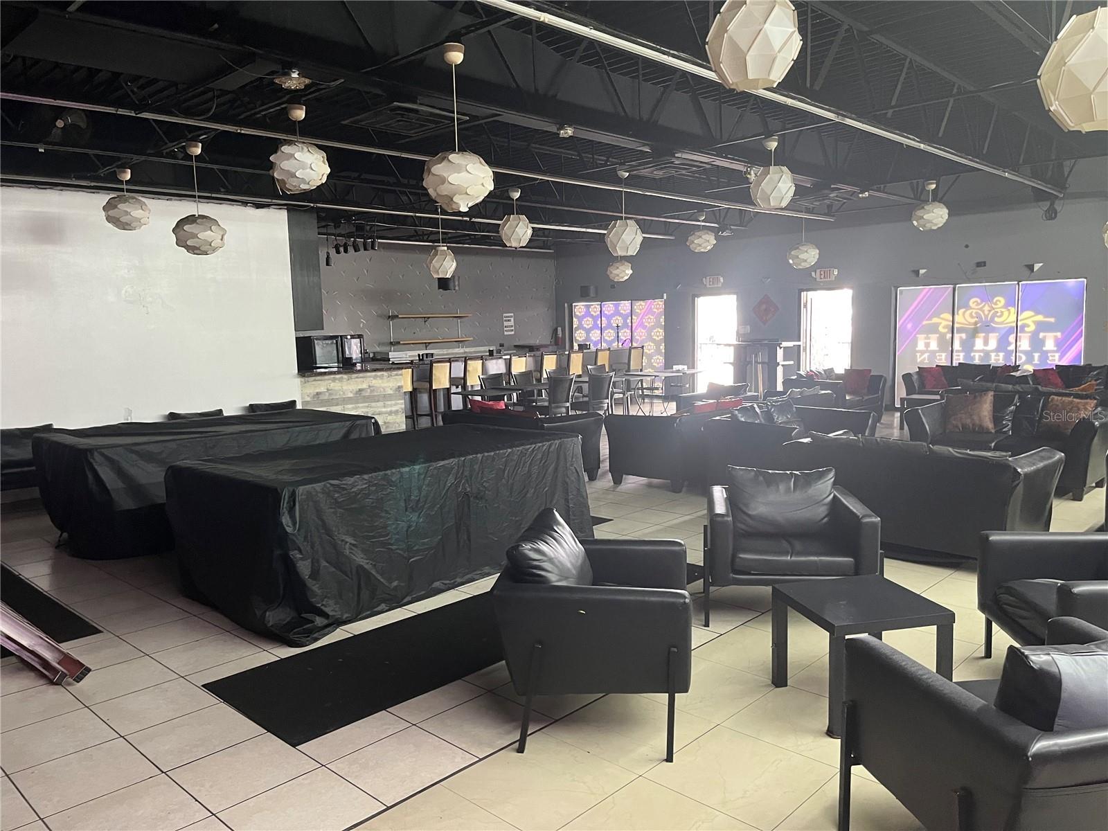 LIN LAN TERRACE - Commercial Lease