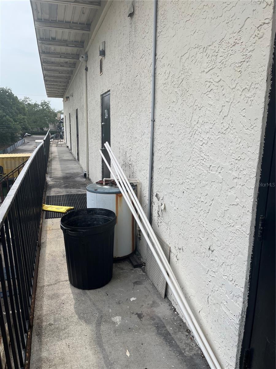 LIN LAN TERRACE - Commercial Lease